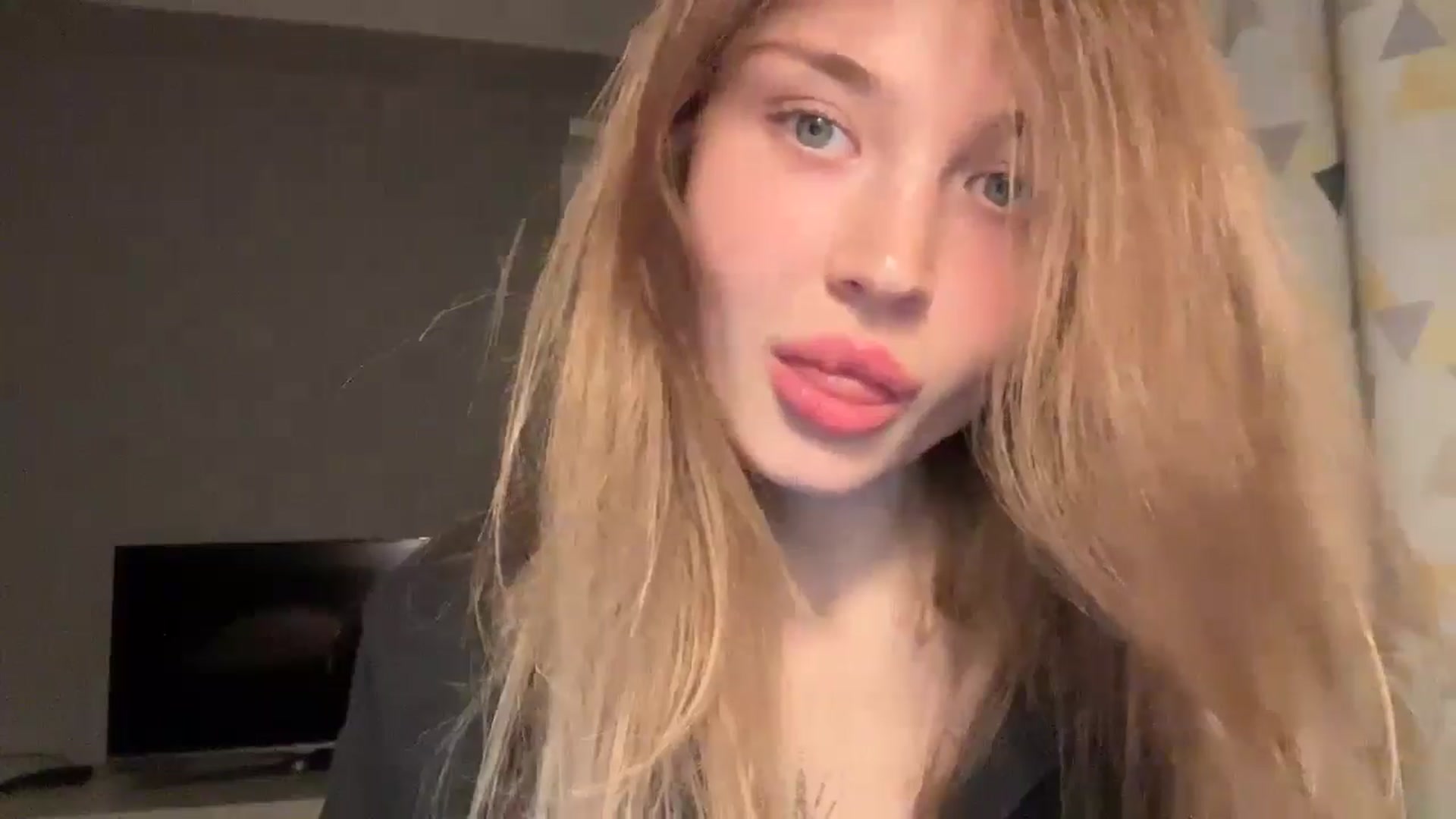 Gallery image thumbnail from Coconut_dream's myfreecams stream on, 10/17/2024, 19:32 image 3 of 20