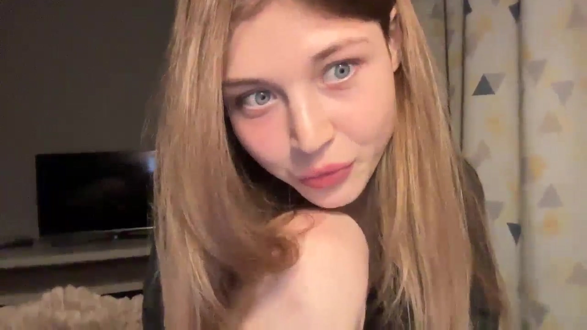 Gallery image thumbnail from Coconut_dream's myfreecams stream on, 10/17/2024, 21:21 image 4 of 20