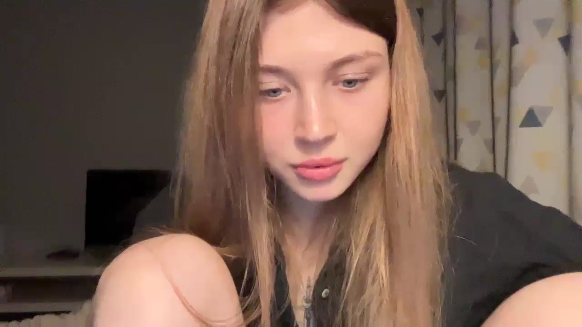 Gallery image thumbnail from Coconut_dream's myfreecams stream on, 10/17/2024, 21:21 image 15 of 20