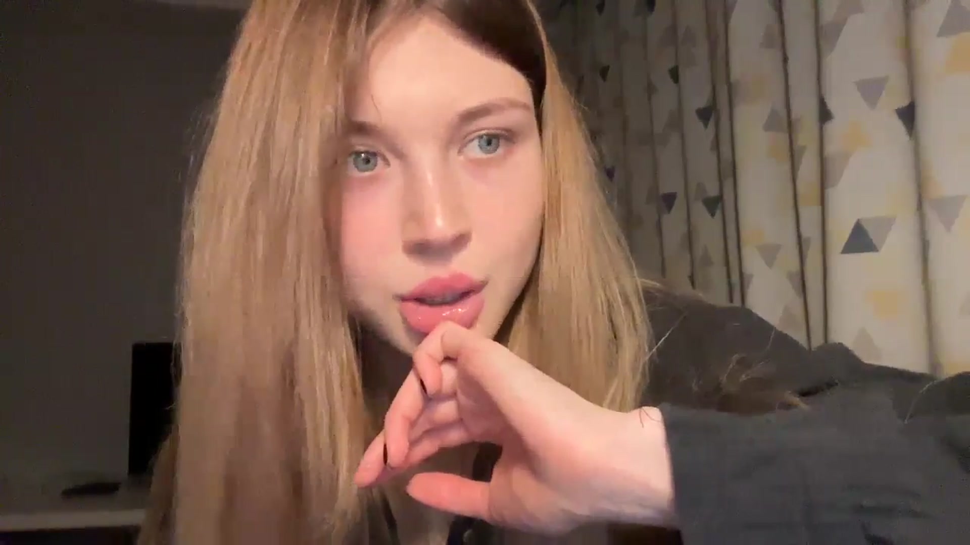Gallery image thumbnail from Coconut_dream's myfreecams stream on, 10/17/2024, 21:21 image 10 of 20