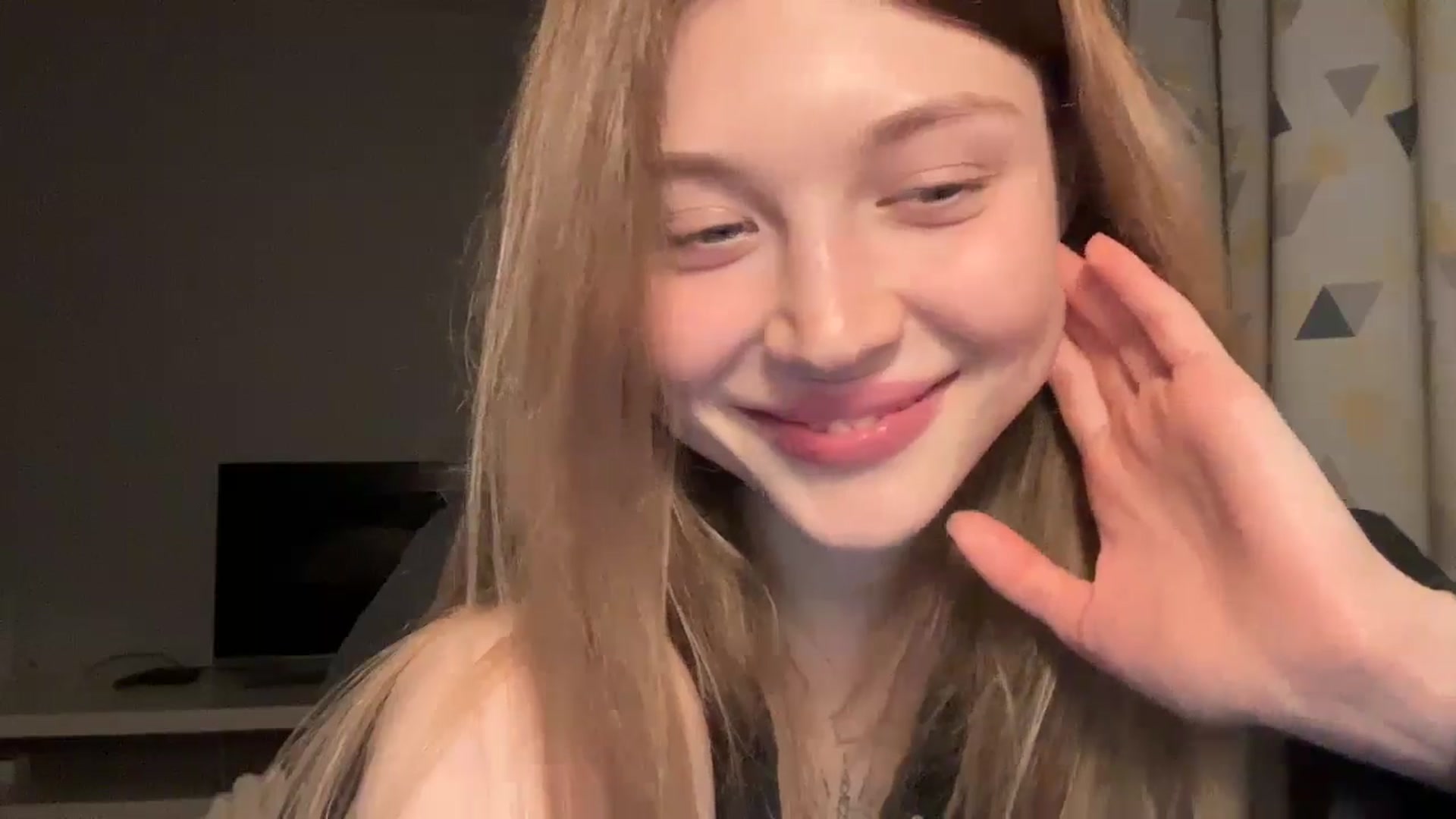 Gallery image thumbnail from Coconut_dream's myfreecams stream on, 10/17/2024, 21:21 image 17 of 20