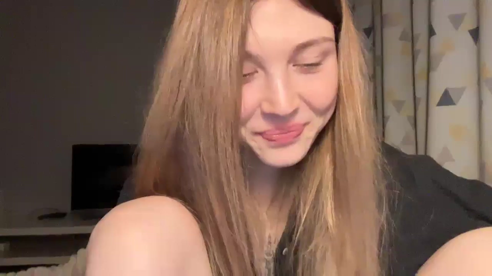 Gallery image thumbnail from Coconut_dream's myfreecams stream on, 10/17/2024, 21:21 image 14 of 20