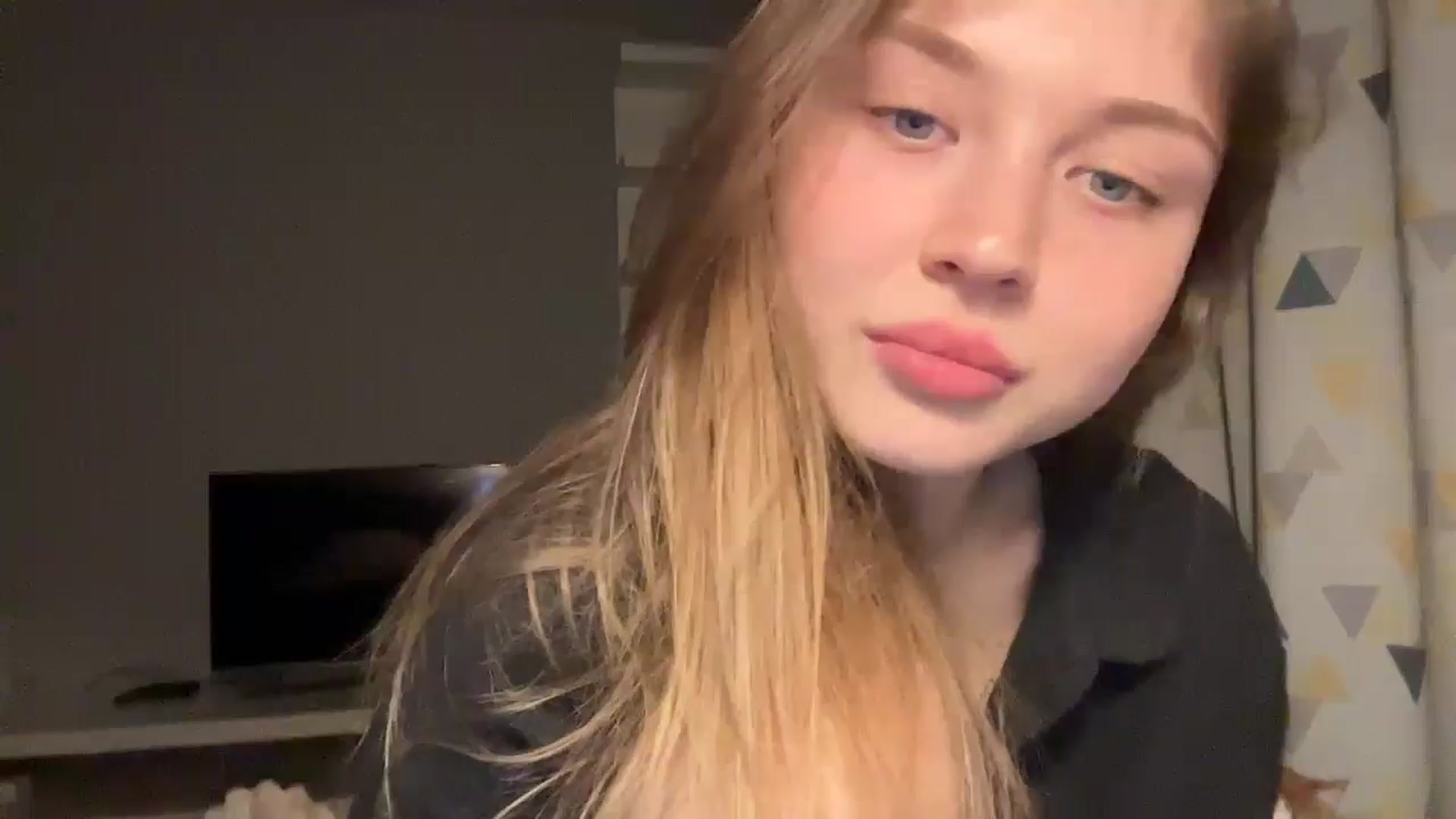 Gallery image thumbnail from Coconut_dream's myfreecams stream on, 10/17/2024, 21:21 image 18 of 20