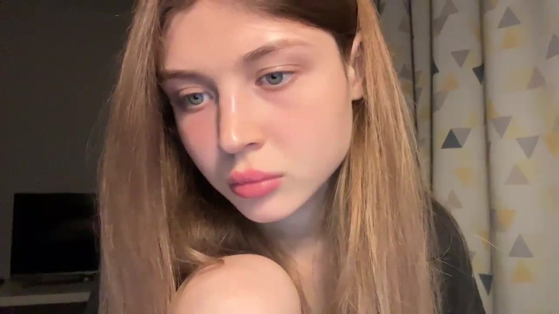 Gallery image thumbnail from Coconut_dream's myfreecams stream on, 10/17/2024, 21:21 image 5 of 20