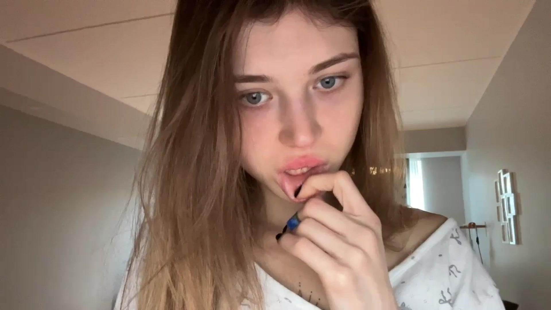 Gallery image thumbnail from Coconut_dream's myfreecams stream on, 10/20/2024, 07:53 image 9 of 20