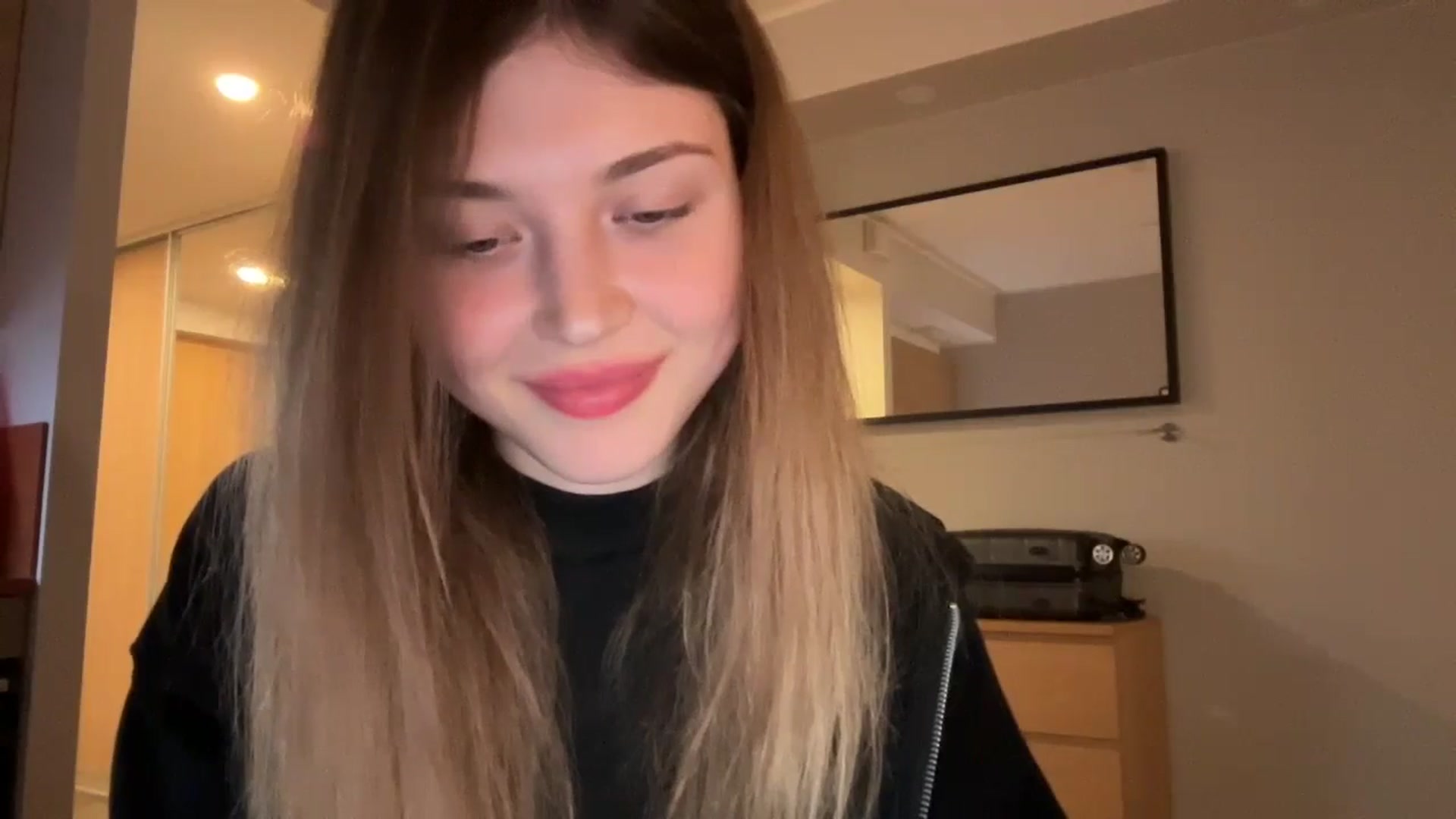 Gallery image thumbnail from Coconut_dream's myfreecams stream on, 10/22/2024, 18:12 image 18 of 20