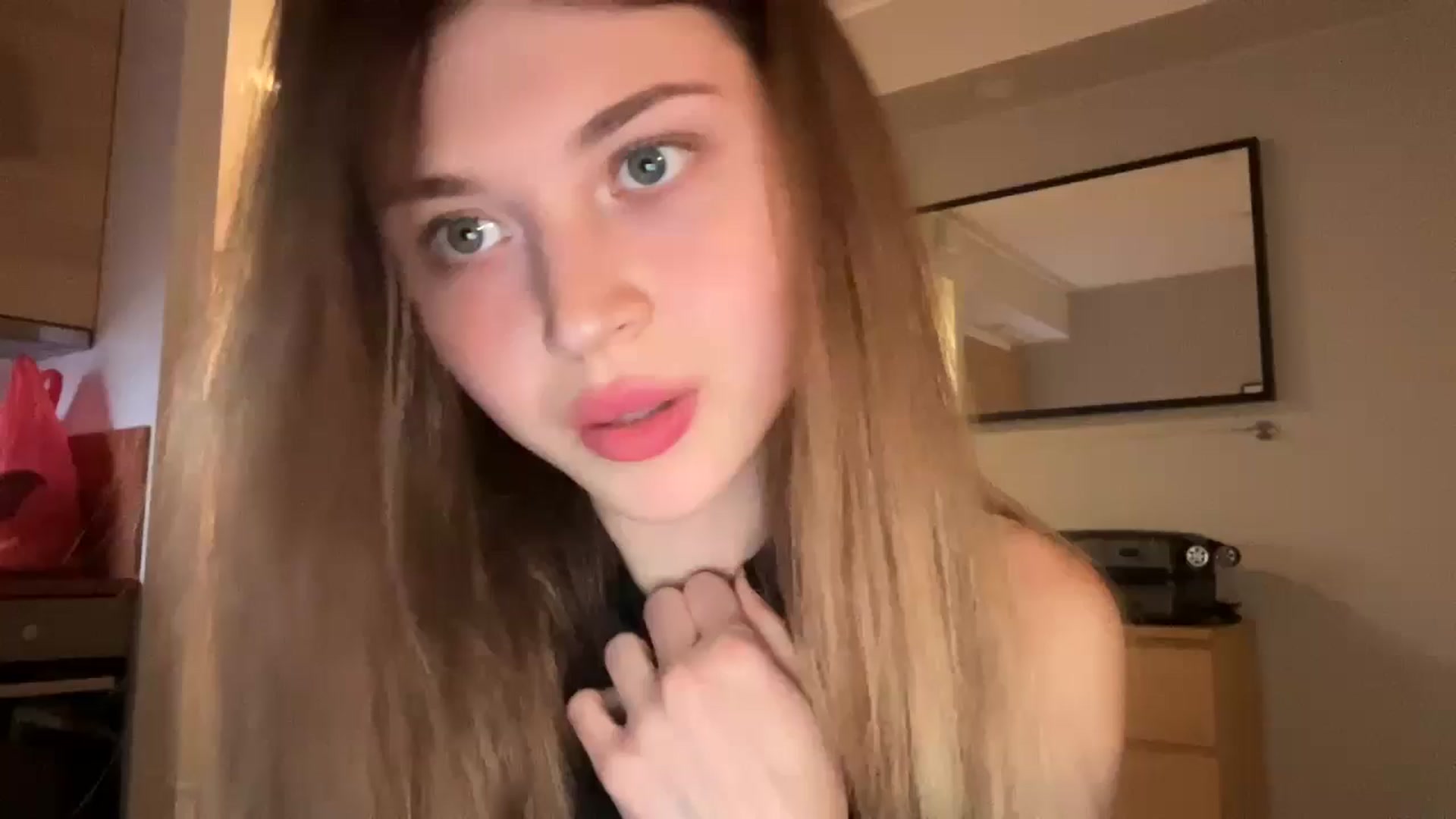 Gallery image thumbnail from Coconut_dream's myfreecams stream on, 10/22/2024, 18:12 image 10 of 20