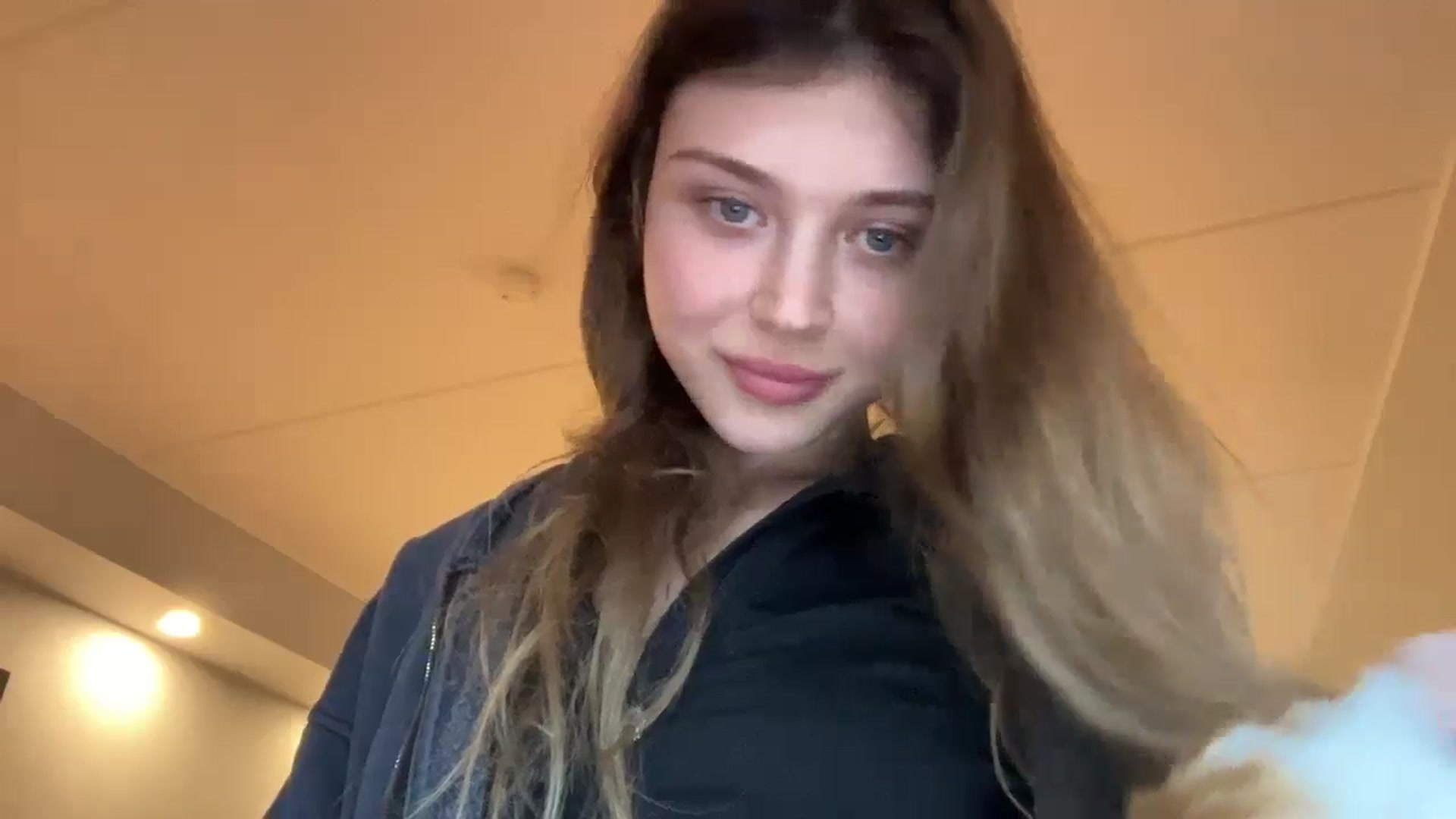 Gallery image thumbnail from Coconut_dream's myfreecams stream on, 10/27/2024, 16:04 image 6 of 20