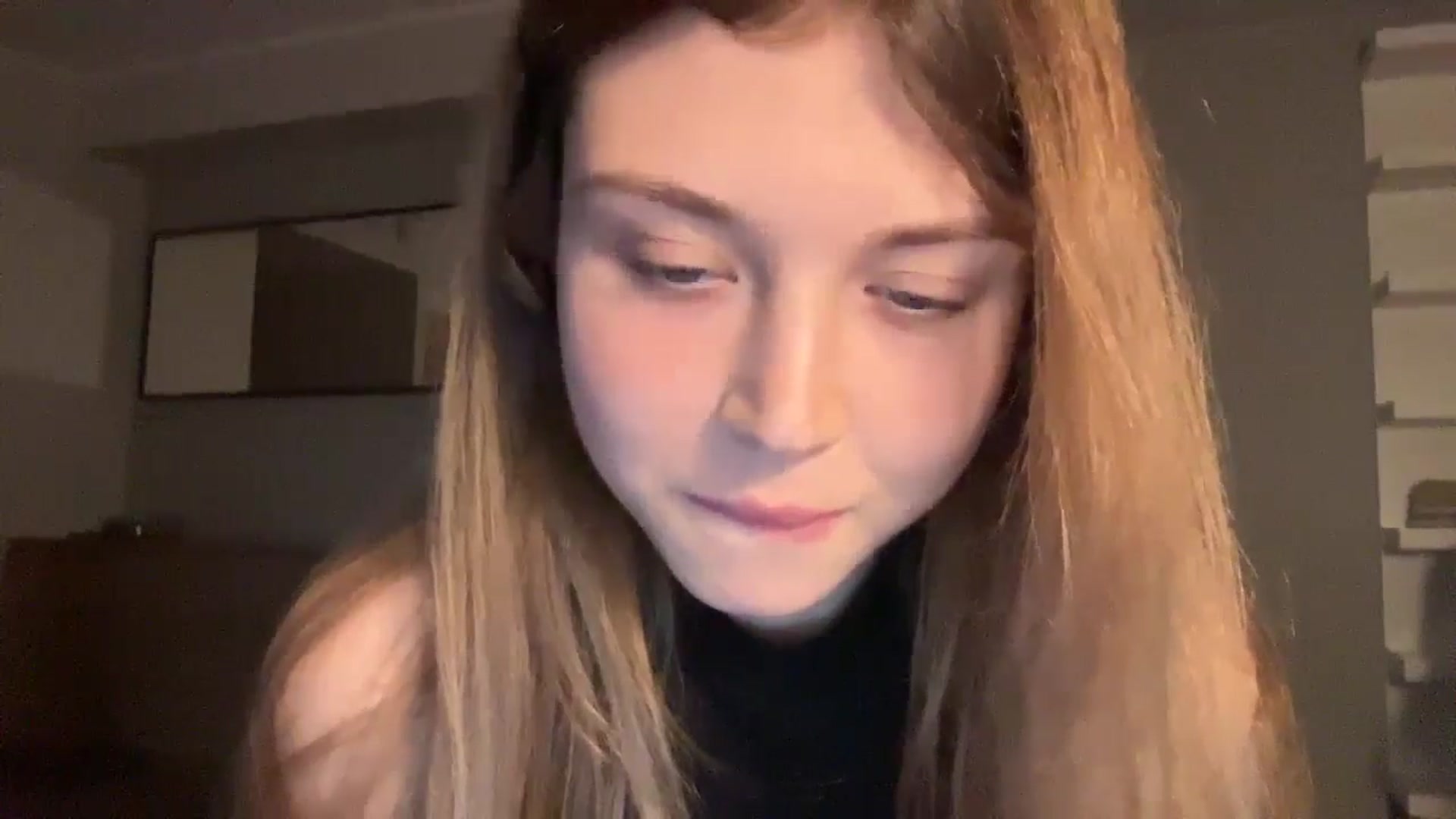 Gallery image thumbnail from Coconut_dream's myfreecams stream on, 10/29/2024, 21:41 image 16 of 20