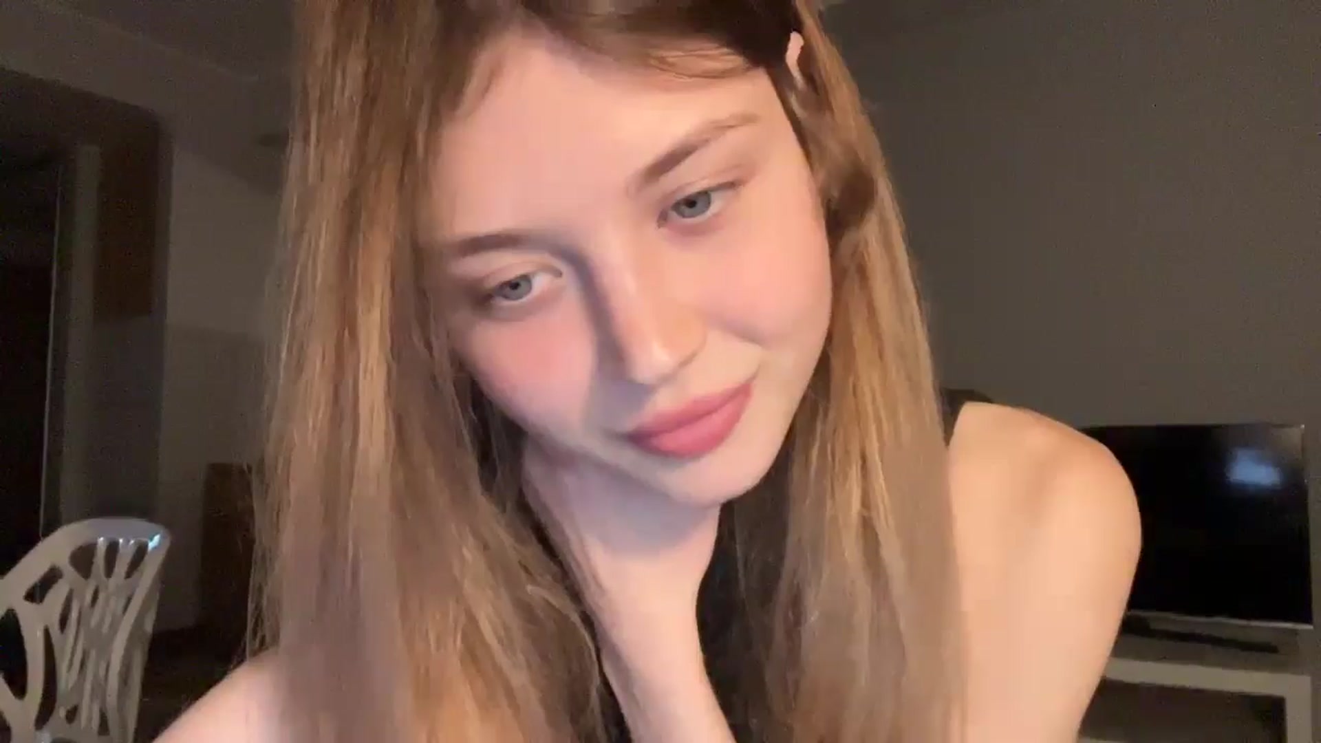 Gallery image thumbnail from Coconut_dream's myfreecams stream on, 10/29/2024, 21:41 image 11 of 20