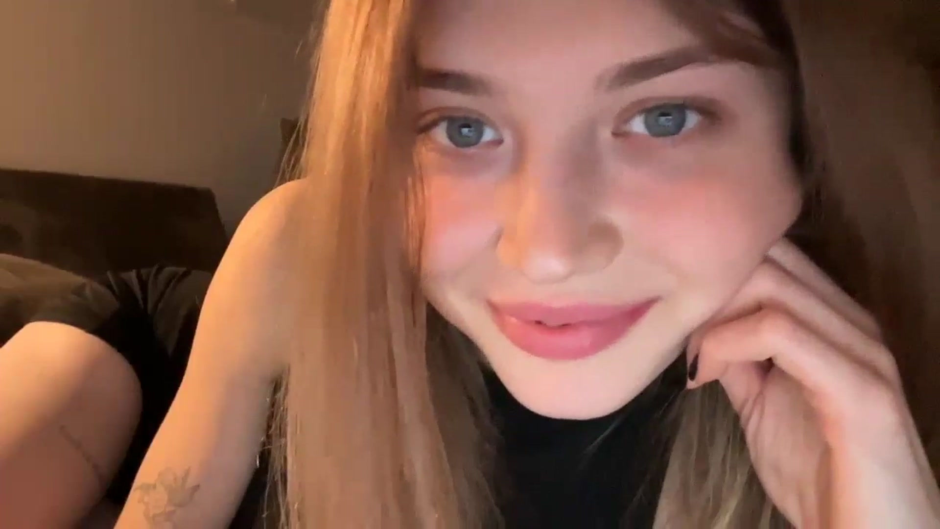 Gallery image thumbnail from Coconut_dream's myfreecams stream on, 10/29/2024, 21:41 image 19 of 20