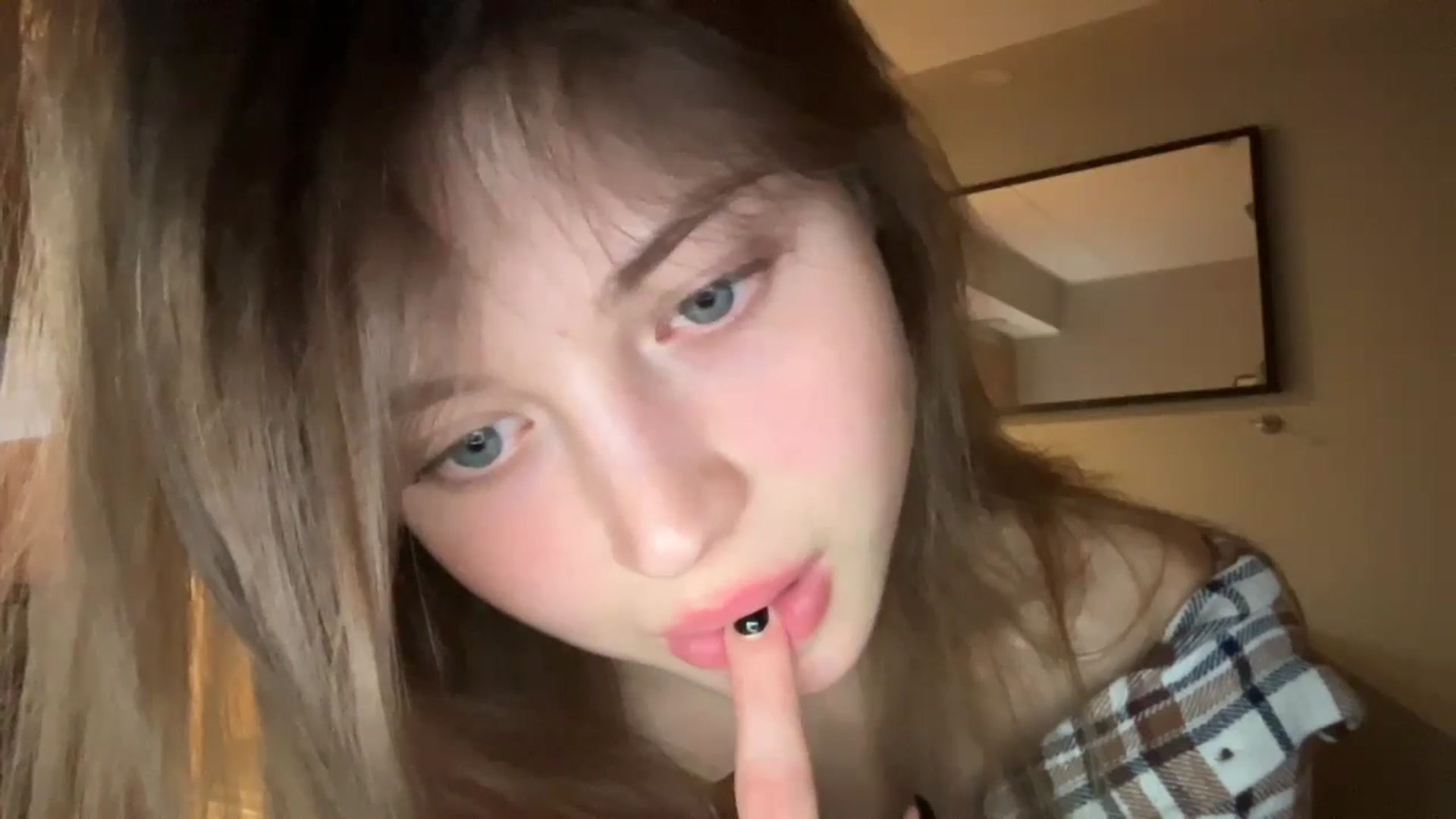 Gallery image thumbnail from Coconut_dream's myfreecams stream on, 11/03/2024, 21:21 image 3 of 20