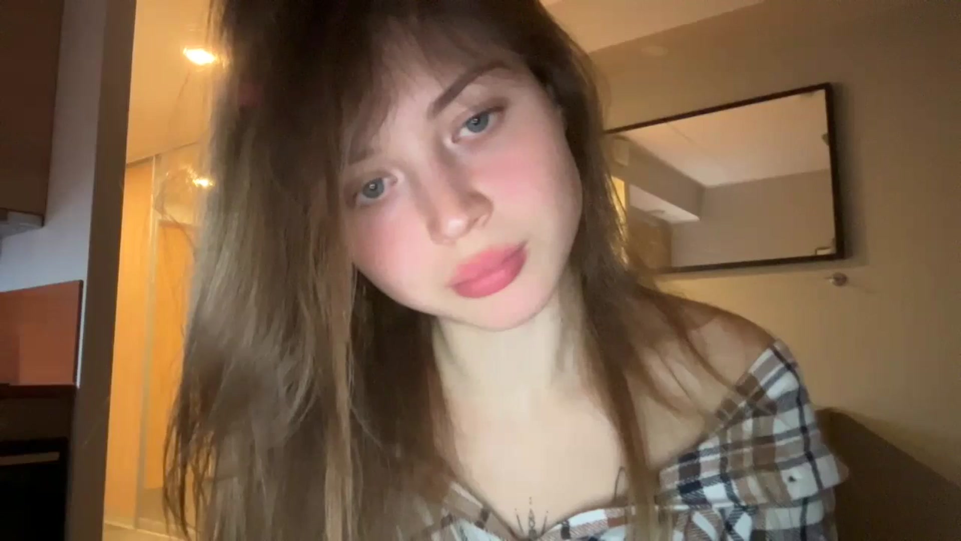 Gallery image thumbnail from Coconut_dream's myfreecams stream on, 11/03/2024, 21:21 image 2 of 20