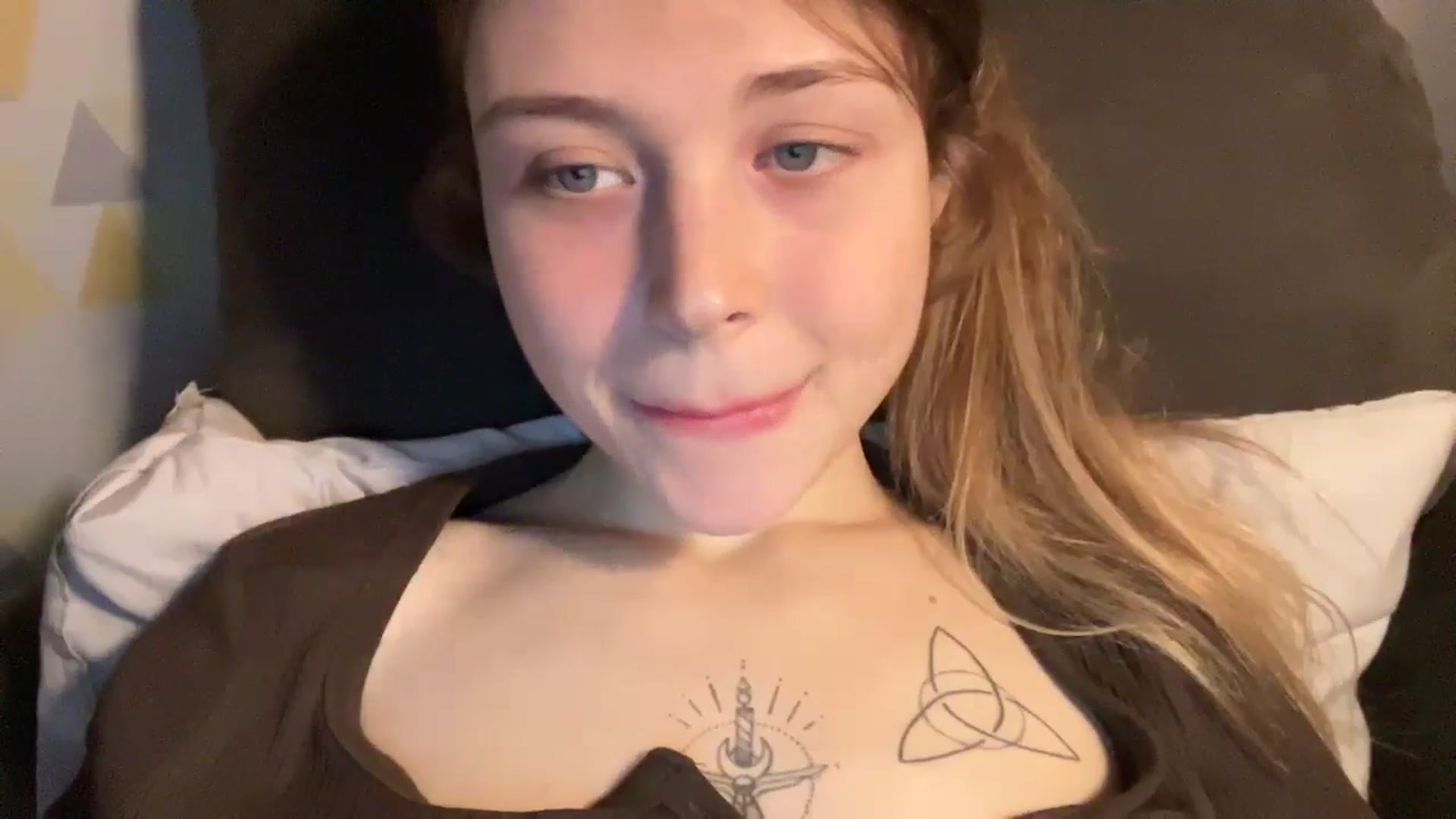 Gallery image thumbnail from Coconut_dream's myfreecams stream on, 11/08/2024, 20:31 image 8 of 20