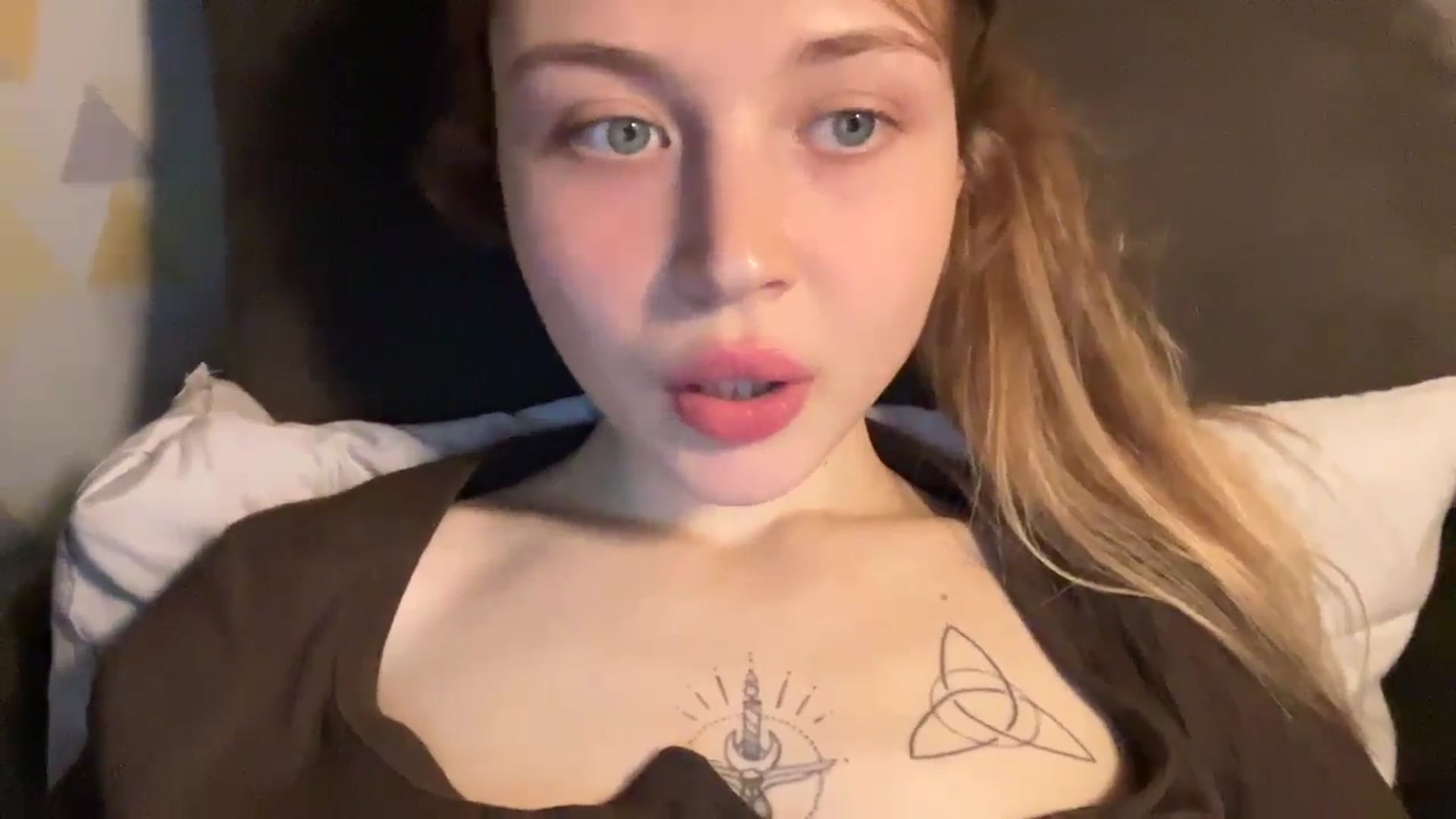 Gallery image thumbnail from Coconut_dream's myfreecams stream on, 11/08/2024, 20:31 image 3 of 20