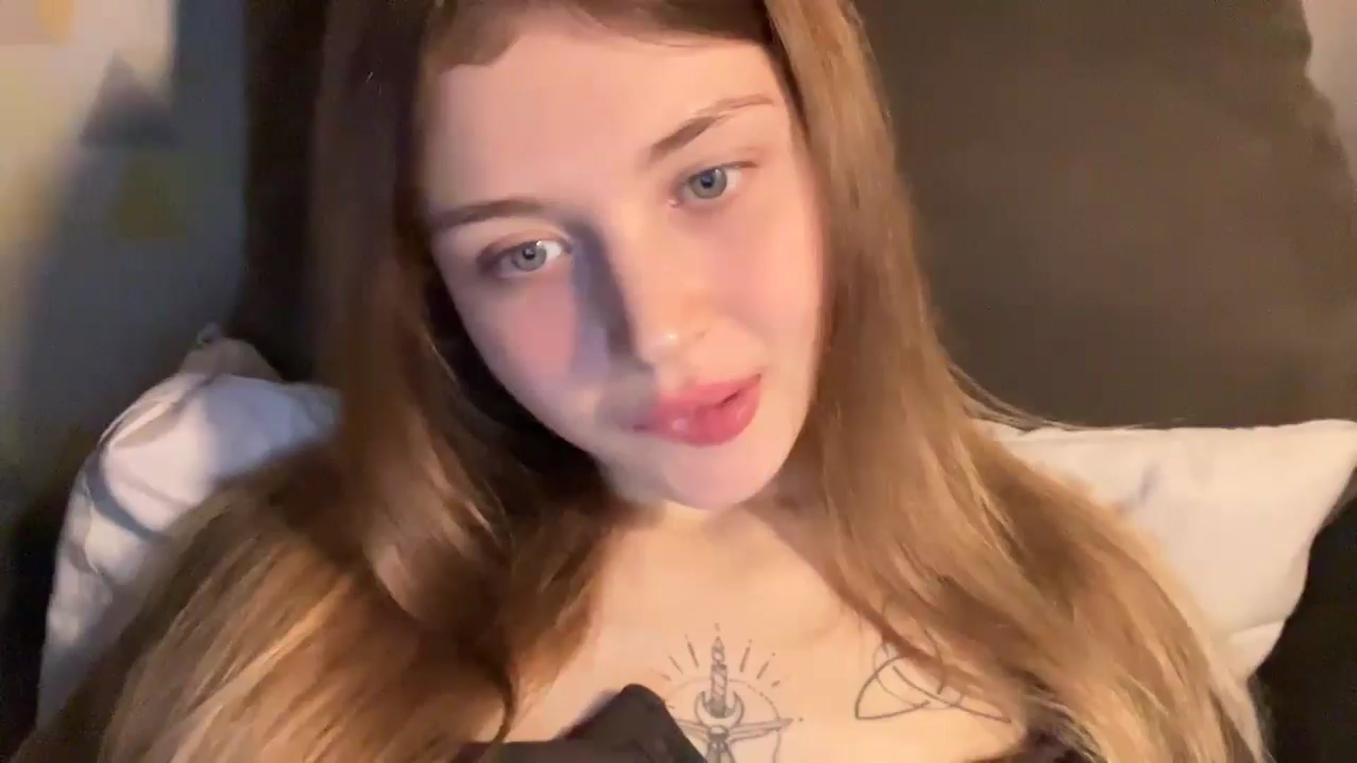 Gallery image thumbnail from Coconut_dream's myfreecams stream on, 11/08/2024, 20:31 image 17 of 20