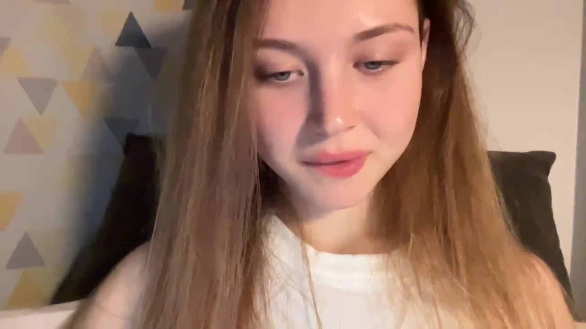 Gallery image thumbnail from Coconut_dream's myfreecams stream on, 11/16/2024, 19:21 image 3 of 20