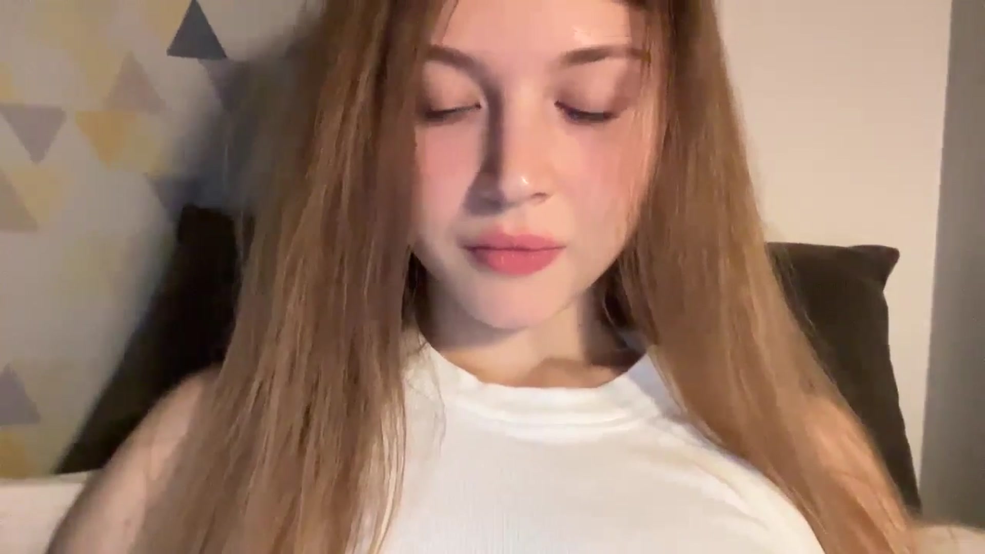 Gallery image thumbnail from Coconut_dream's myfreecams stream on, 11/16/2024, 19:21 image 7 of 20
