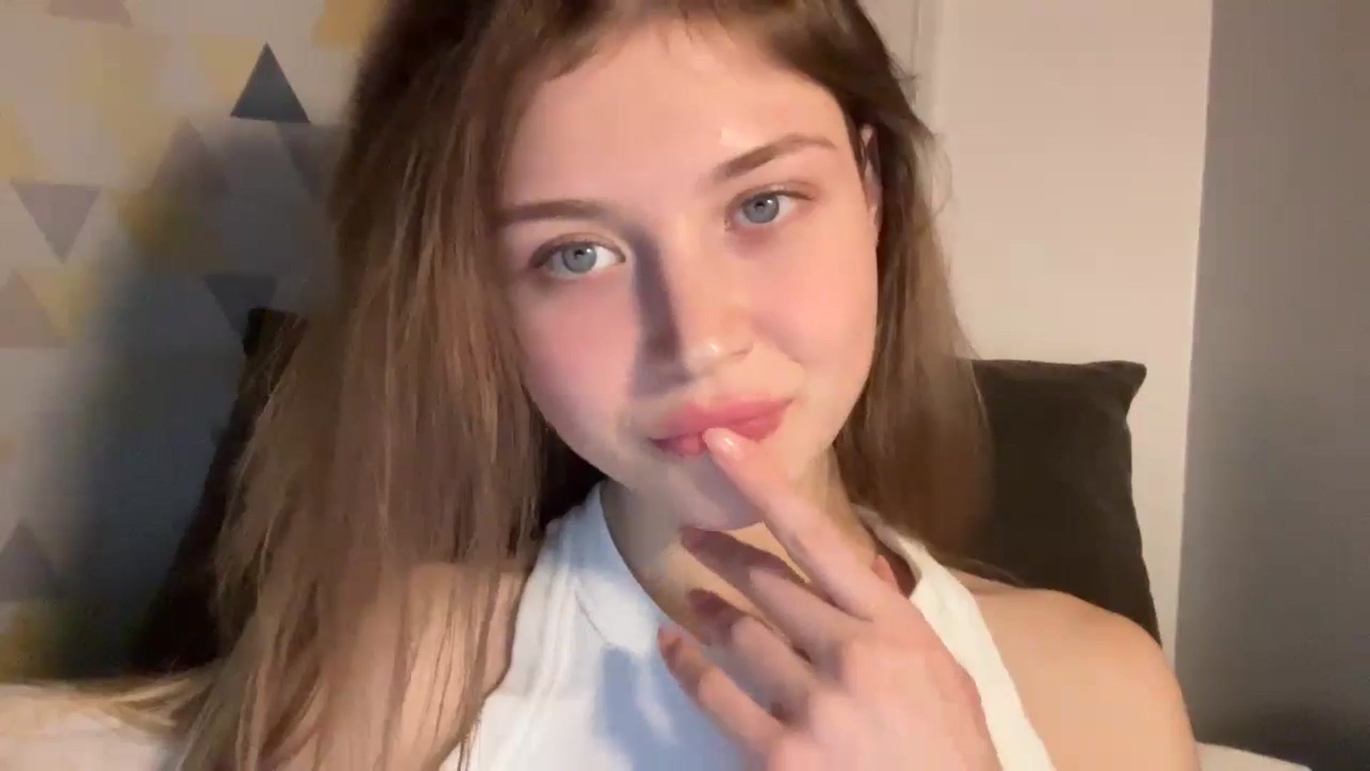 Gallery image thumbnail from Coconut_dream's myfreecams stream on, 11/16/2024, 19:21 image 14 of 20