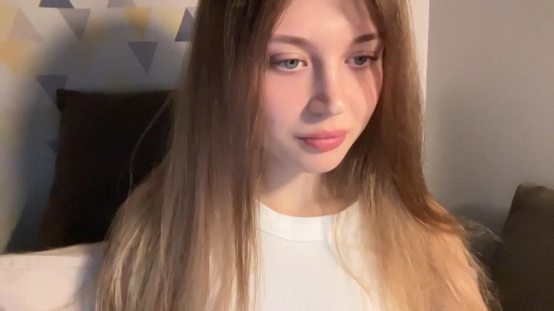 Gallery image thumbnail from Coconut_dream's myfreecams stream on, 11/16/2024, 19:21 image 17 of 20