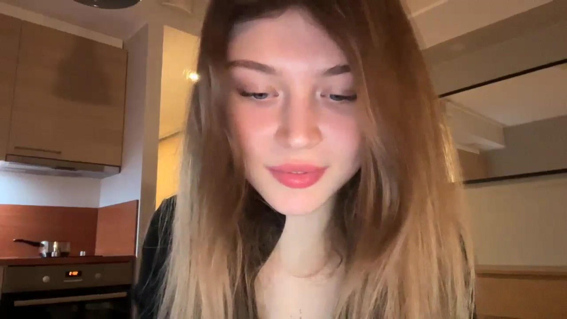 Gallery image thumbnail from Coconut_dream's myfreecams stream on, 11/17/2024, 19:50 image 3 of 20