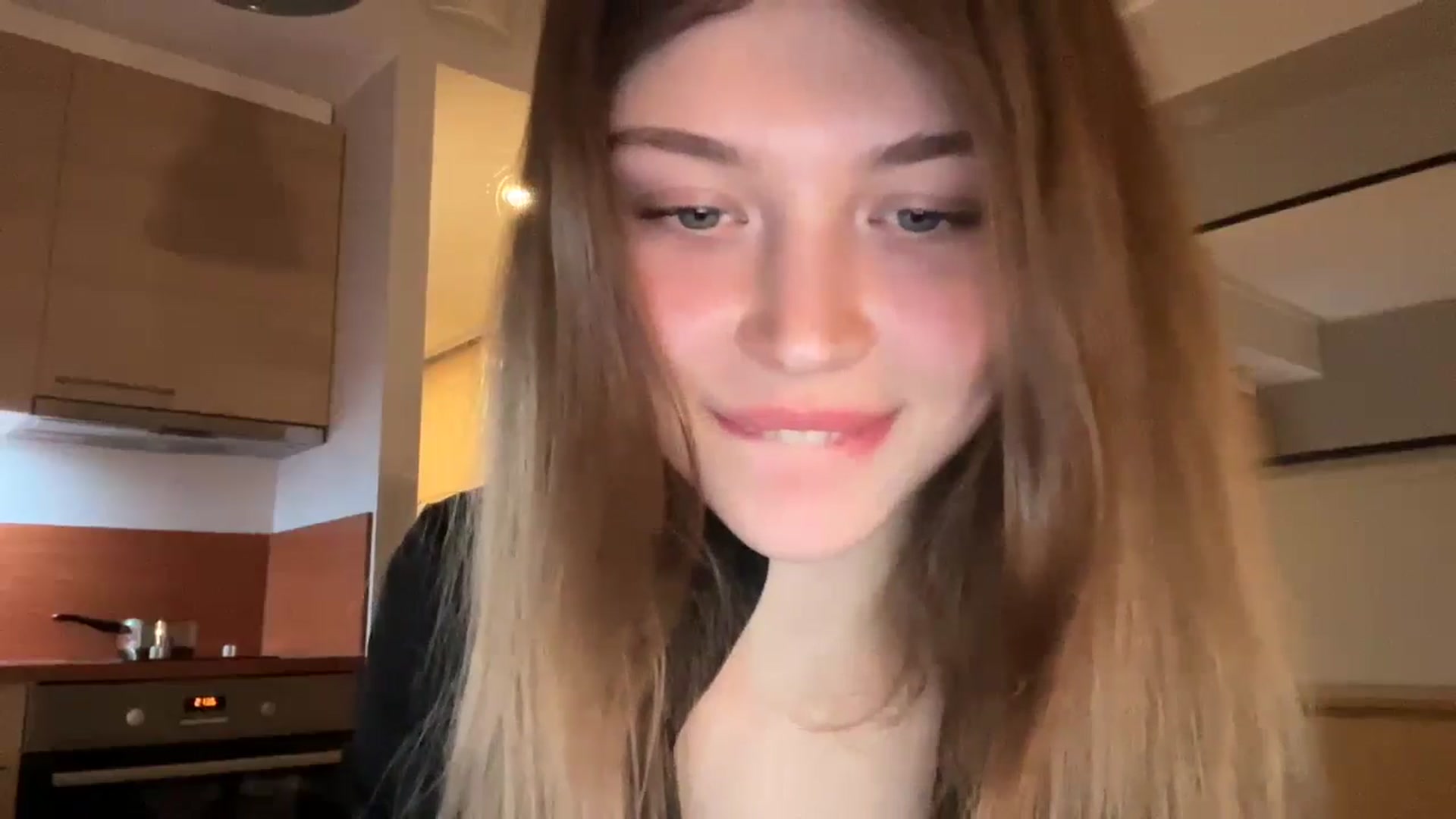 Gallery image thumbnail from Coconut_dream's myfreecams stream on, 11/17/2024, 19:50 image 7 of 20