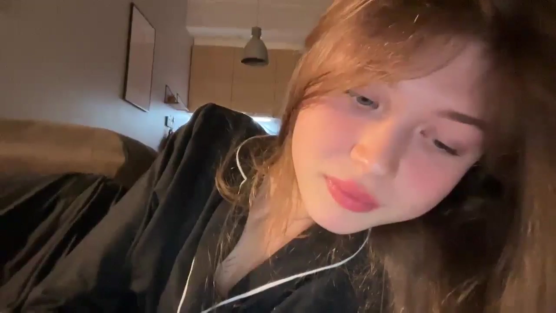 Gallery image thumbnail from Coconut_dream's myfreecams stream on, 11/18/2024, 20:02 image 9 of 20