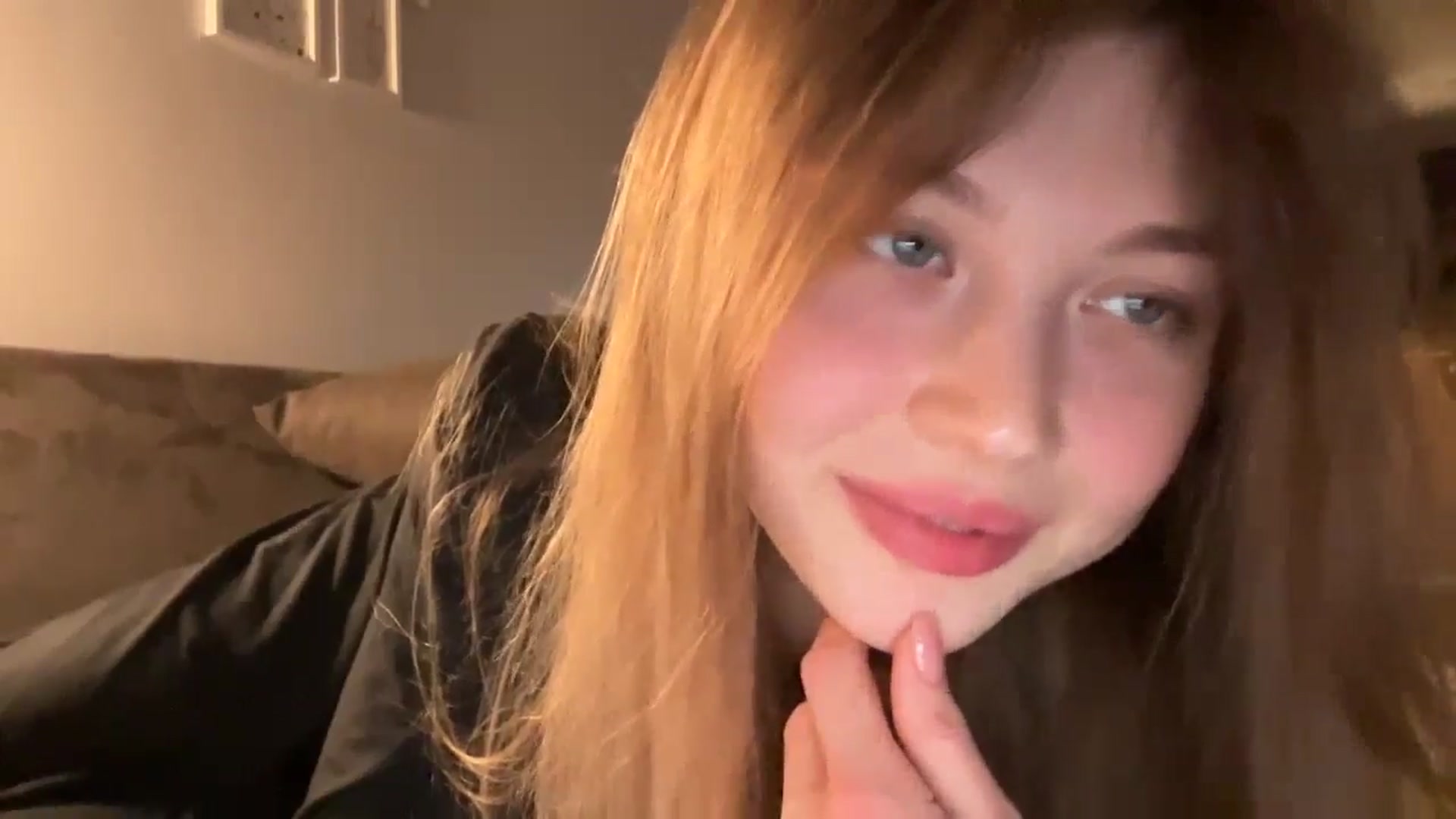 Gallery image thumbnail from Coconut_dream's myfreecams stream on, 11/18/2024, 20:02 image 15 of 20