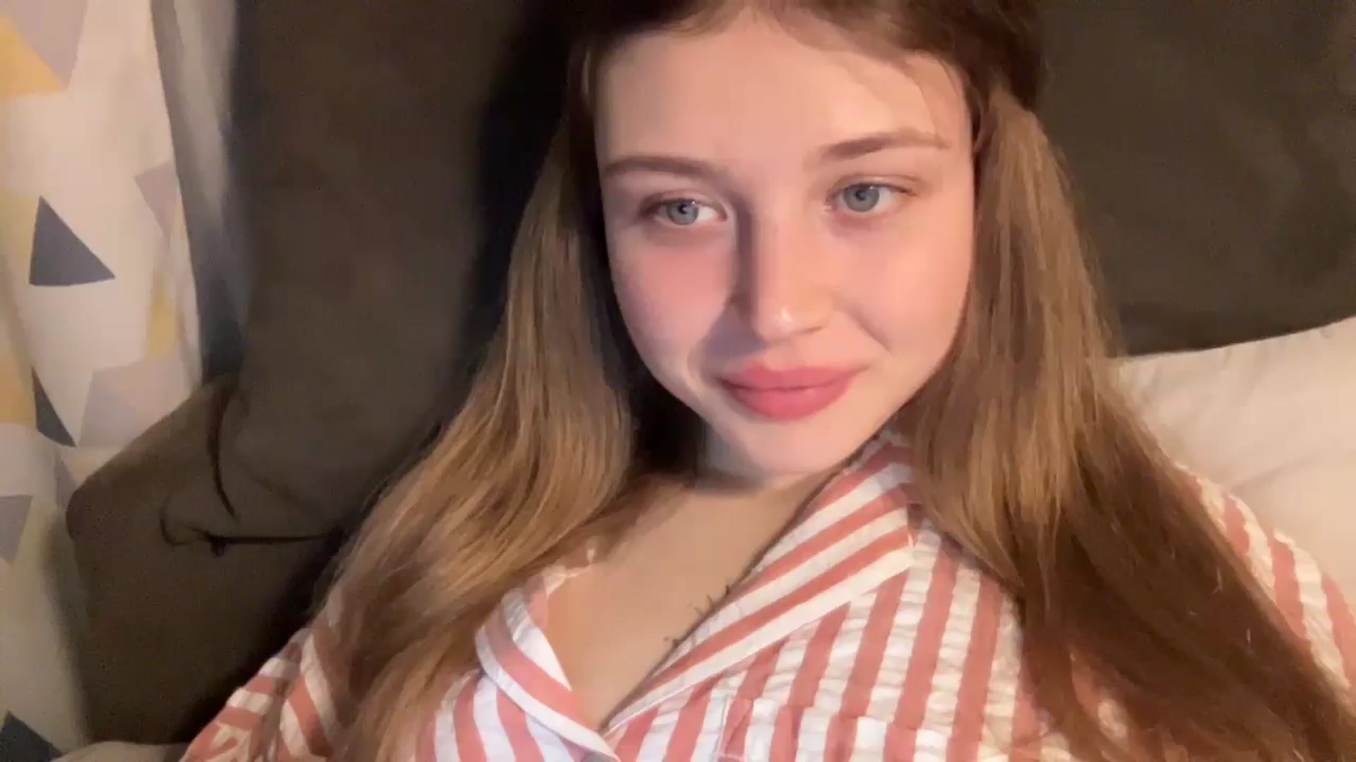 Gallery image thumbnail from Coconut_dream's myfreecams stream on, 11/21/2024, 19:52 image 6 of 20
