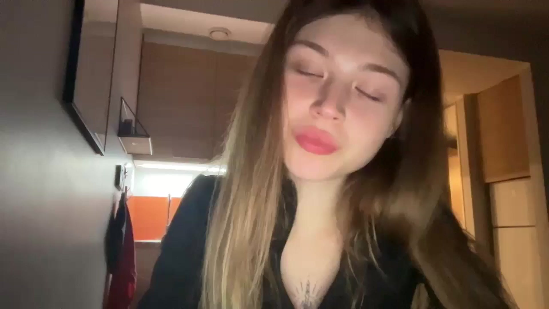 Gallery image thumbnail from Coconut_dream's myfreecams stream on, 11/23/2024, 19:00 image 6 of 20