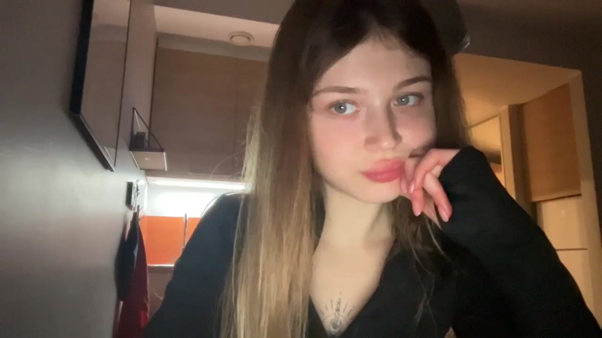 Gallery image thumbnail from Coconut_dream's myfreecams stream on, 11/23/2024, 19:00 image 3 of 20