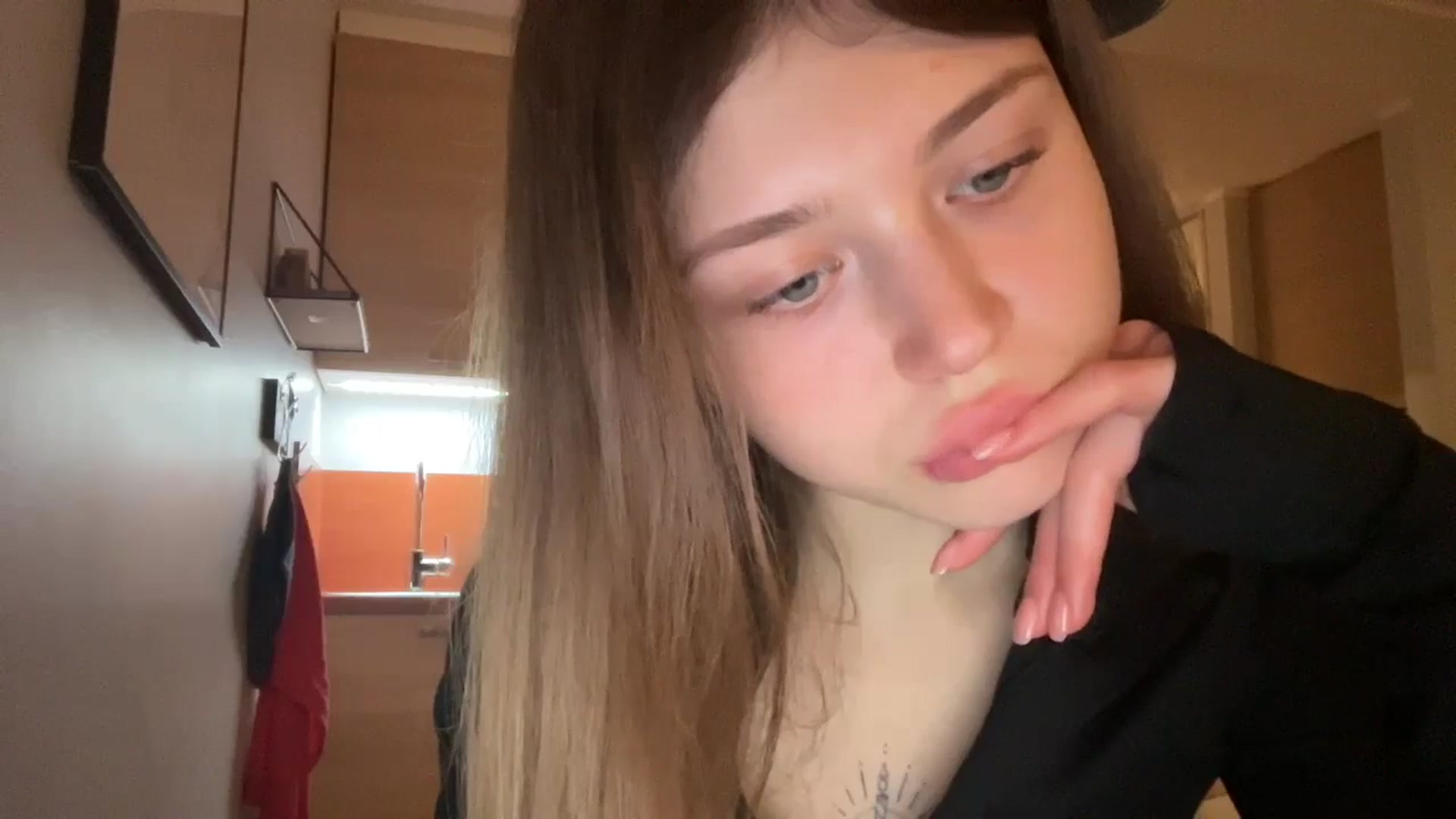 Gallery image thumbnail from Coconut_dream's myfreecams stream on, 11/23/2024, 19:00 image 17 of 20