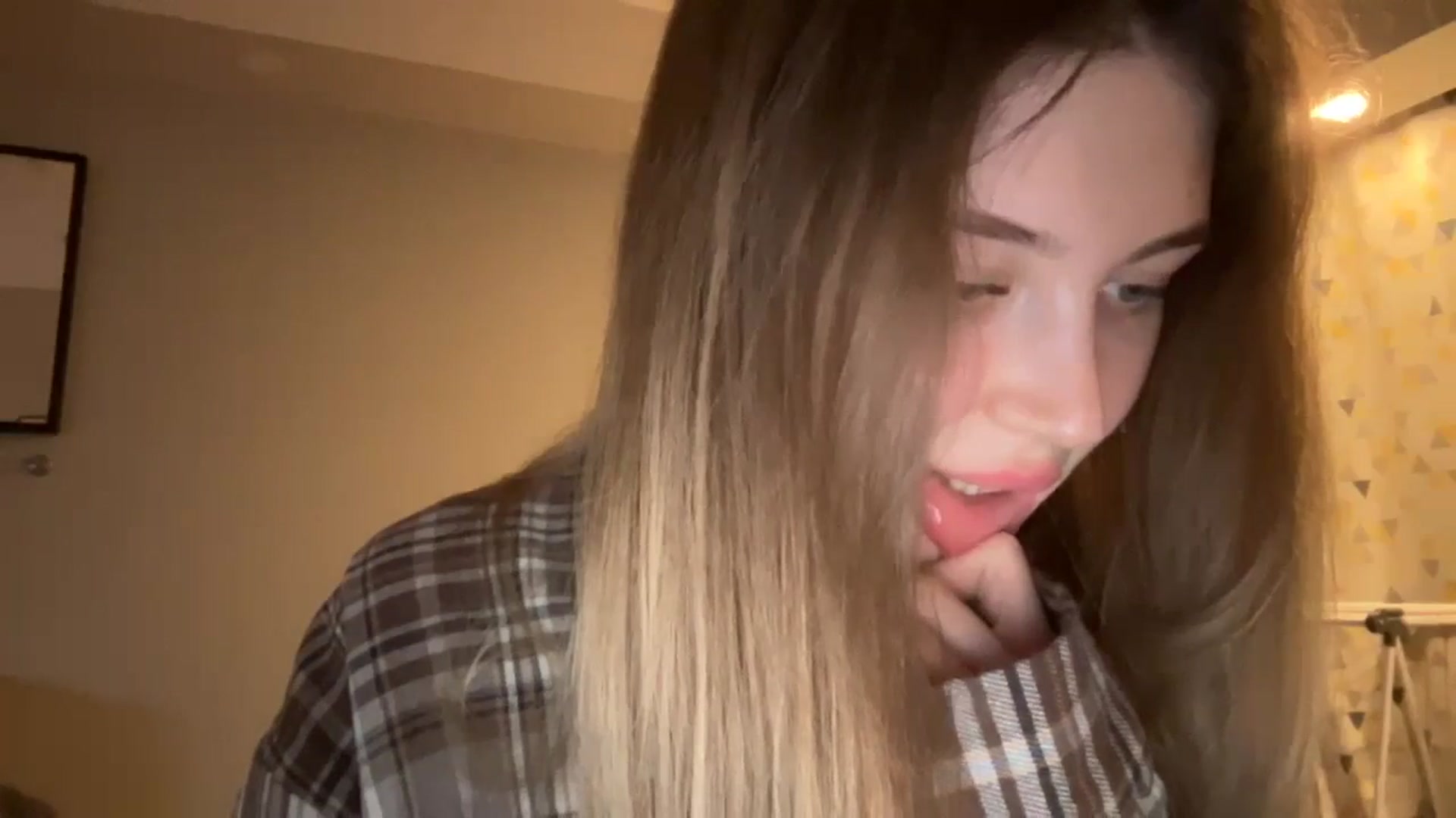 Gallery image thumbnail from Coconut_dream's myfreecams stream on, 11/29/2024, 16:33 image 14 of 20