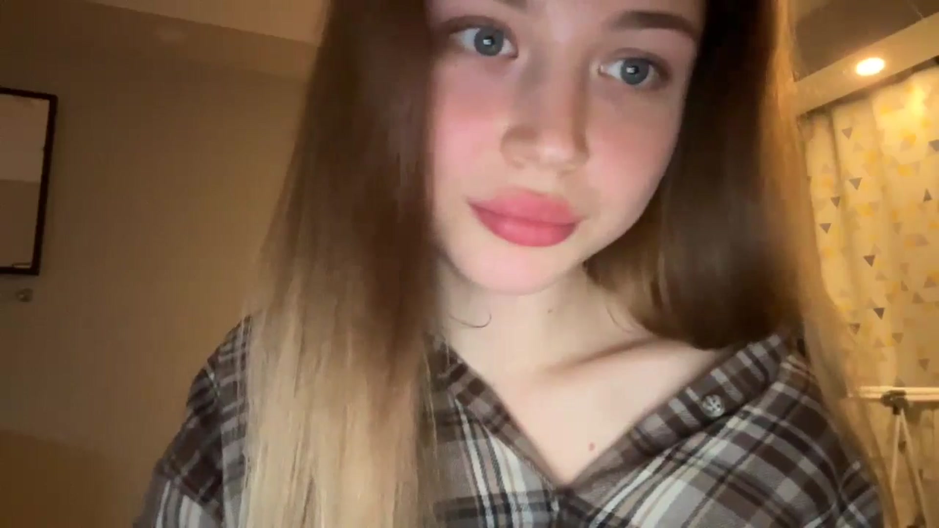 Gallery image thumbnail from Coconut_dream's myfreecams stream on, 11/29/2024, 16:33 image 3 of 20