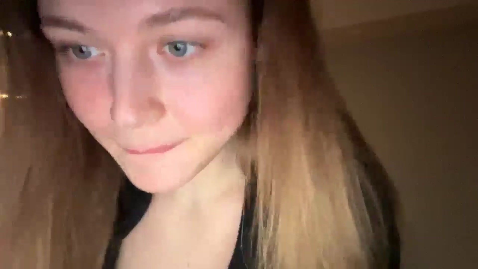 Gallery image thumbnail from Coconut_dream's myfreecams stream on, 12/08/2024, 21:33 image 9 of 20