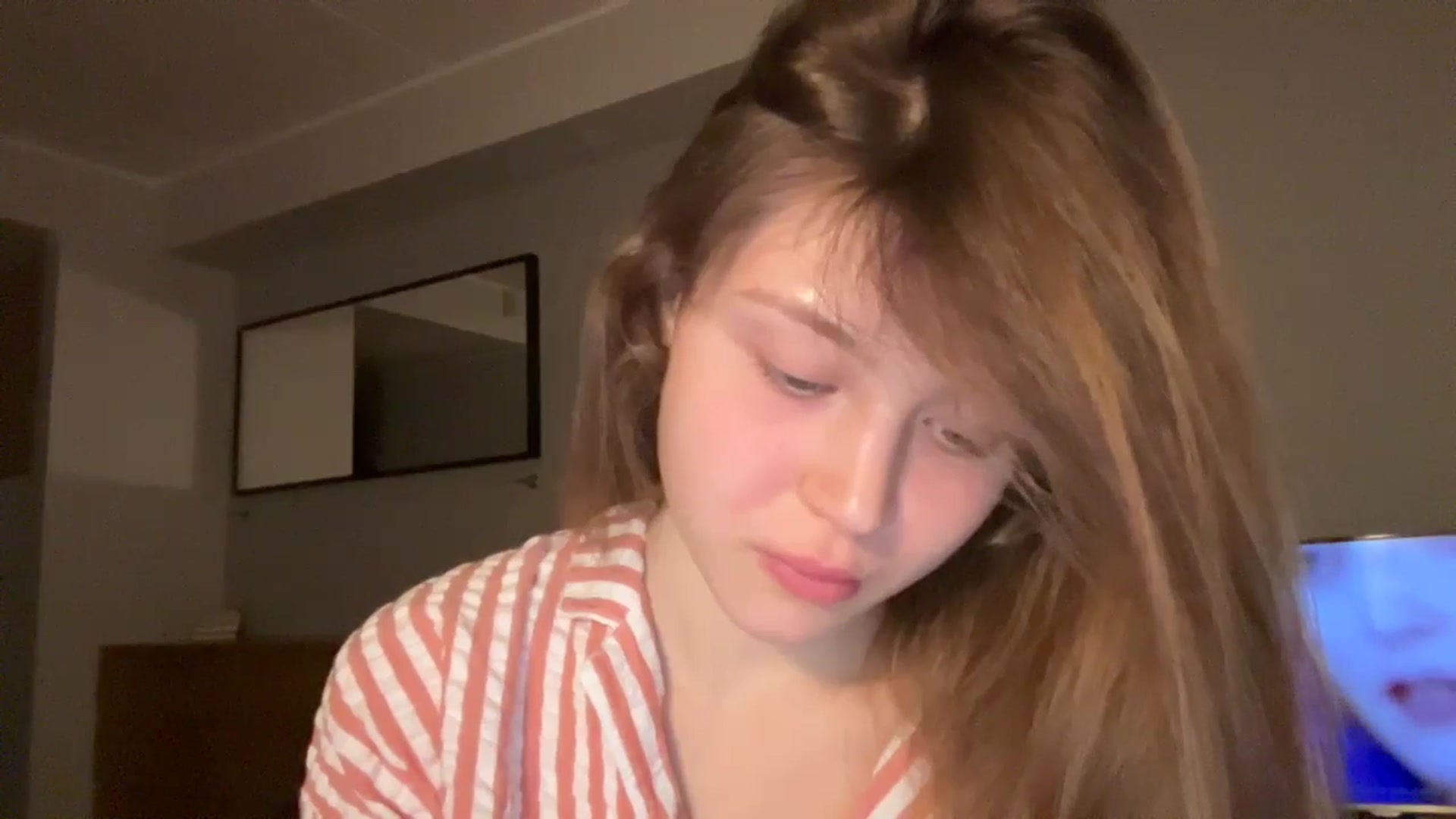 Gallery image thumbnail from Coconut_dream's myfreecams stream on, 12/13/2024, 20:16 image 10 of 20