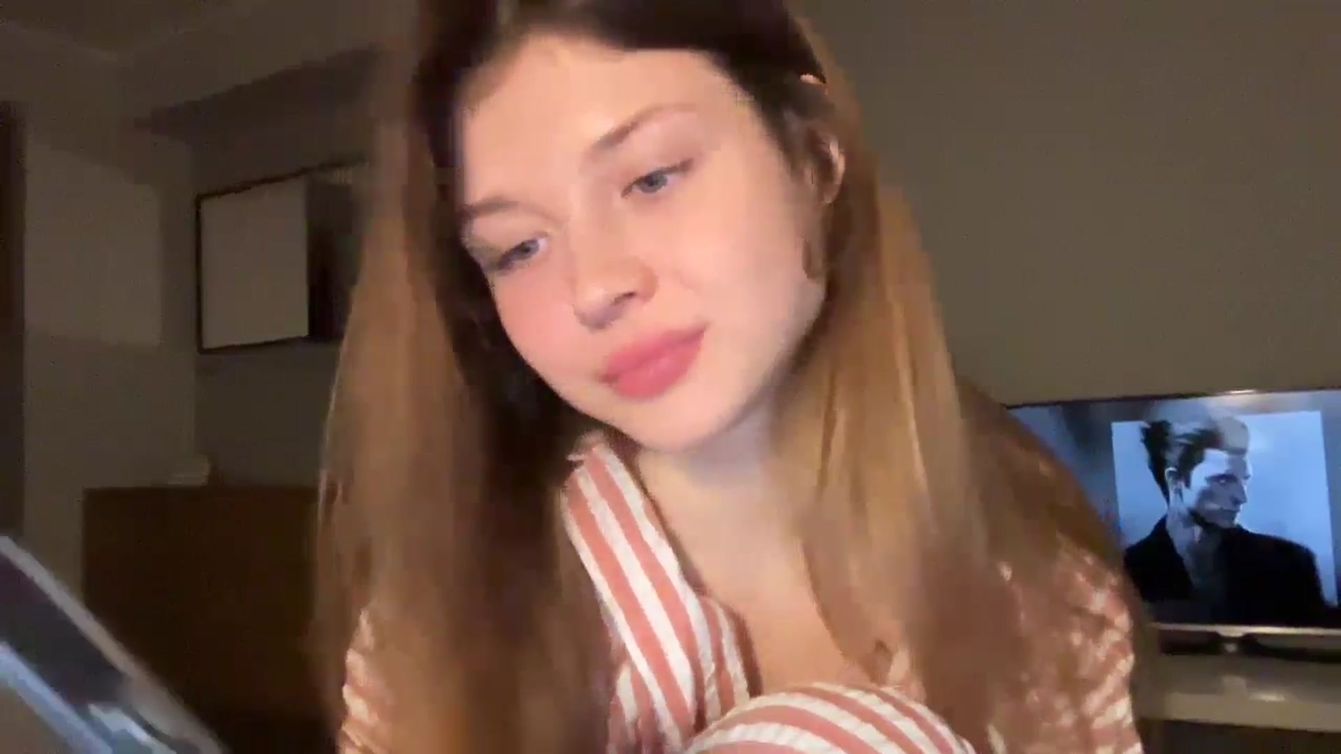 Gallery image thumbnail from Coconut_dream's myfreecams stream on, 12/13/2024, 21:54 image 10 of 20
