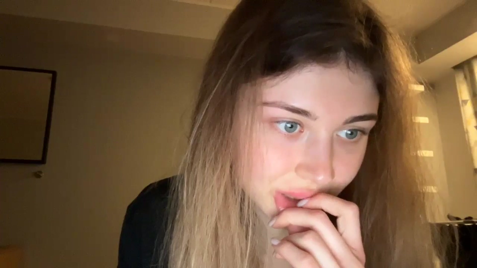 Gallery image thumbnail from Coconut_dream's myfreecams stream on, 12/16/2024, 22:25 image 6 of 20