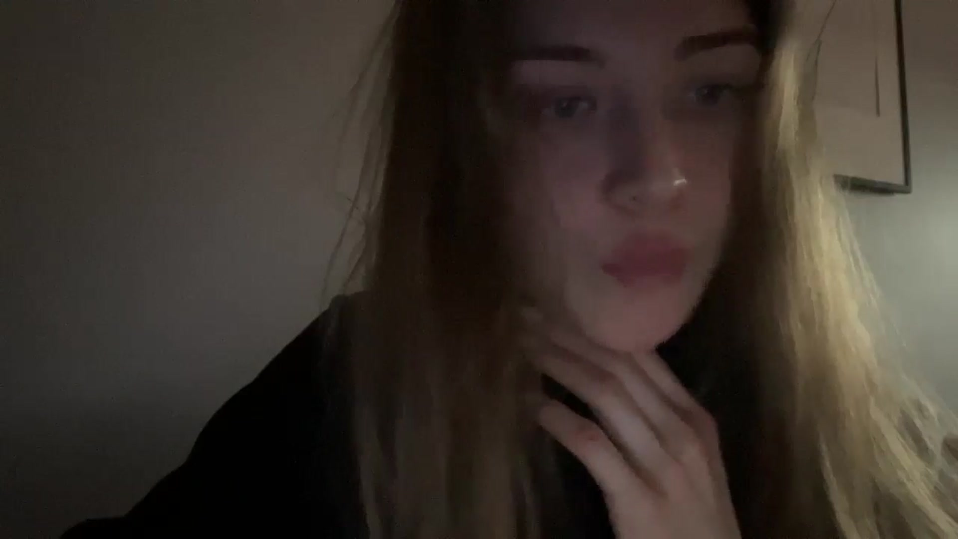 Gallery image thumbnail from Coconut_dream's myfreecams stream on, 12/18/2024, 18:18 image 18 of 20