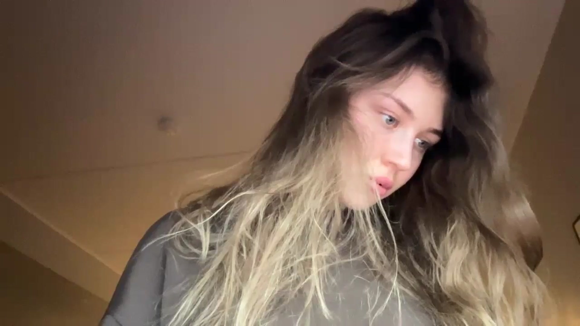 Gallery image thumbnail from Coconut_dream's myfreecams stream on, 01/03/2025, 17:59 image 5 of 20
