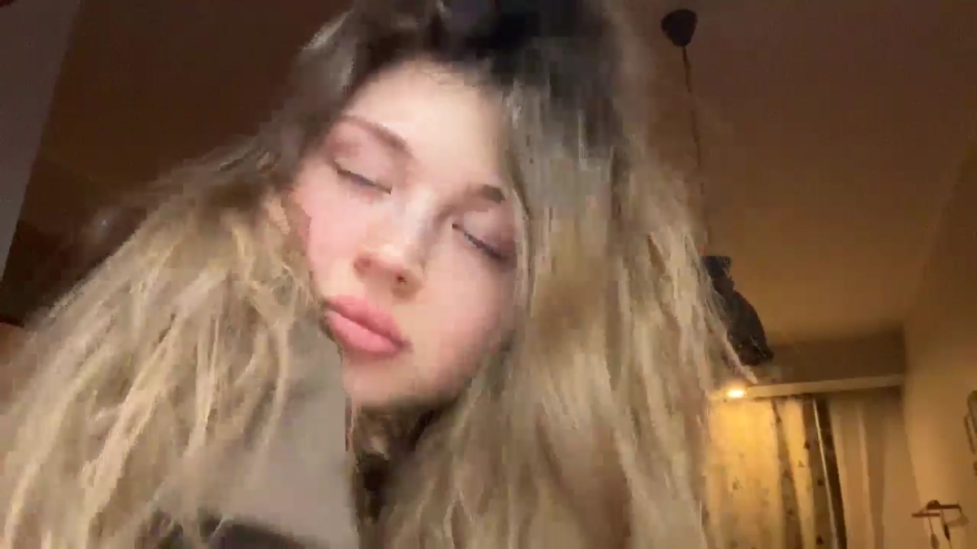 Gallery image thumbnail from Coconut_dream's myfreecams stream on, 01/03/2025, 17:59 image 10 of 20