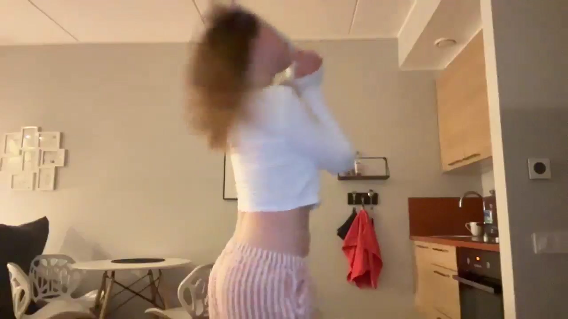 Gallery image thumbnail from Coconut_dream's myfreecams stream on, 04/06/2025, 20:59 image 16 of 20