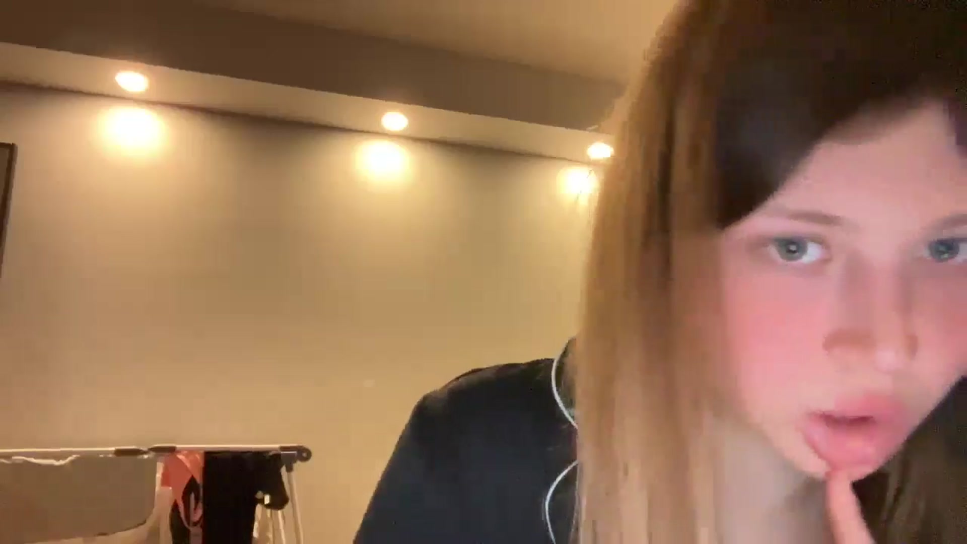 Gallery image thumbnail from Coconut_dream's myfreecams stream on, 04/15/2025, 21:06 image 7 of 20