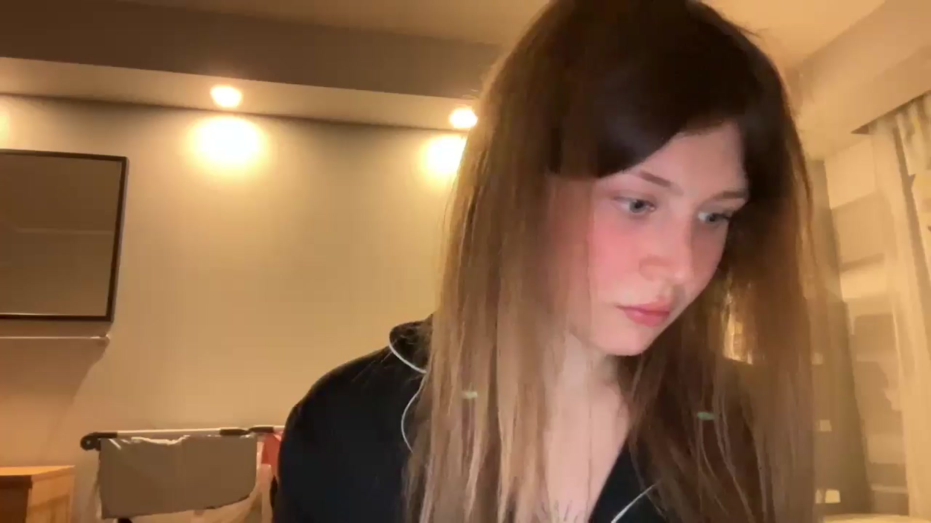 Gallery image thumbnail from Coconut_dream's myfreecams stream on, 04/15/2025, 21:06 image 6 of 20