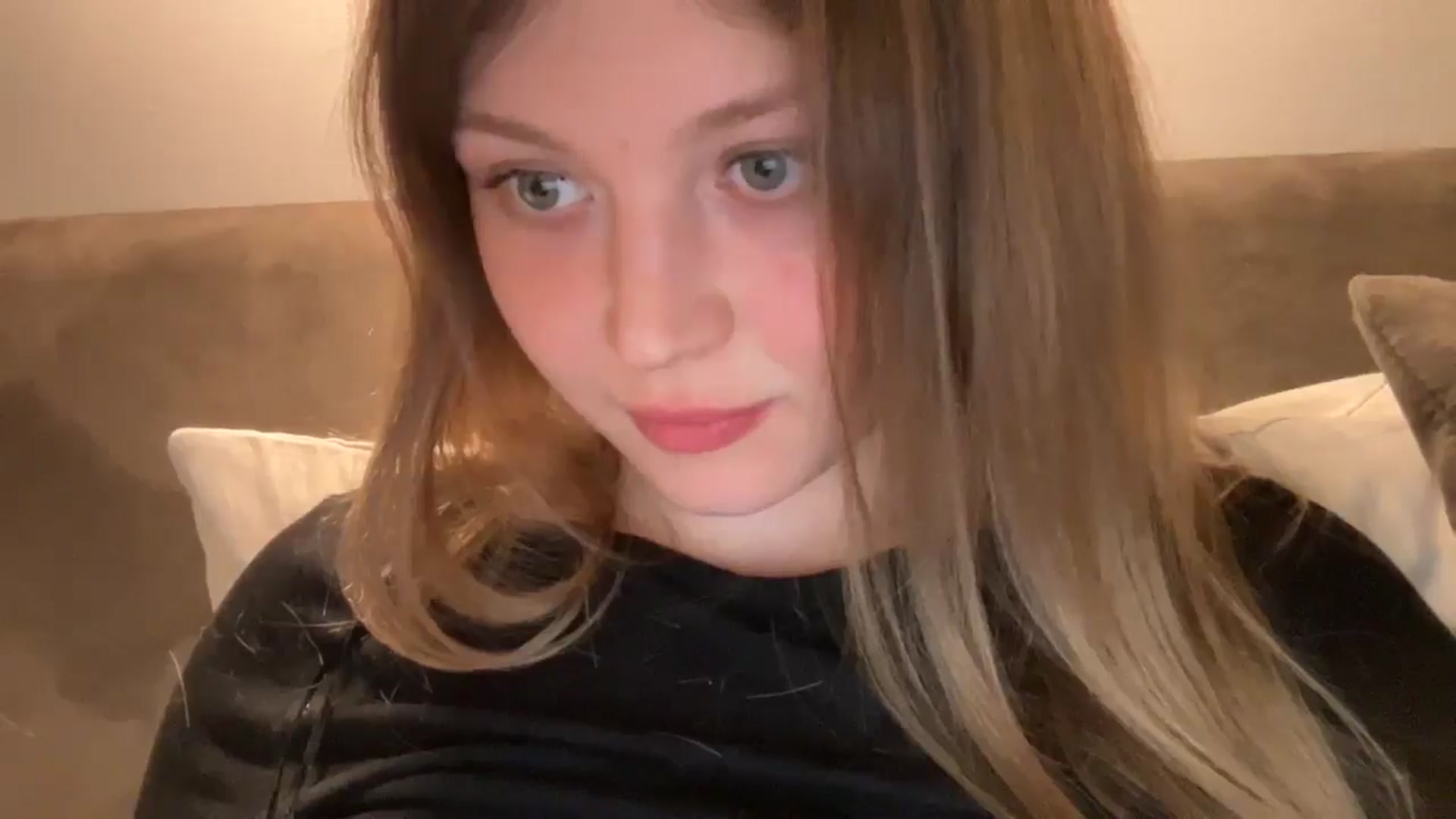 Gallery image thumbnail from Coconut_dream's myfreecams stream on, 05/06/2025, 19:59 image 4 of 20
