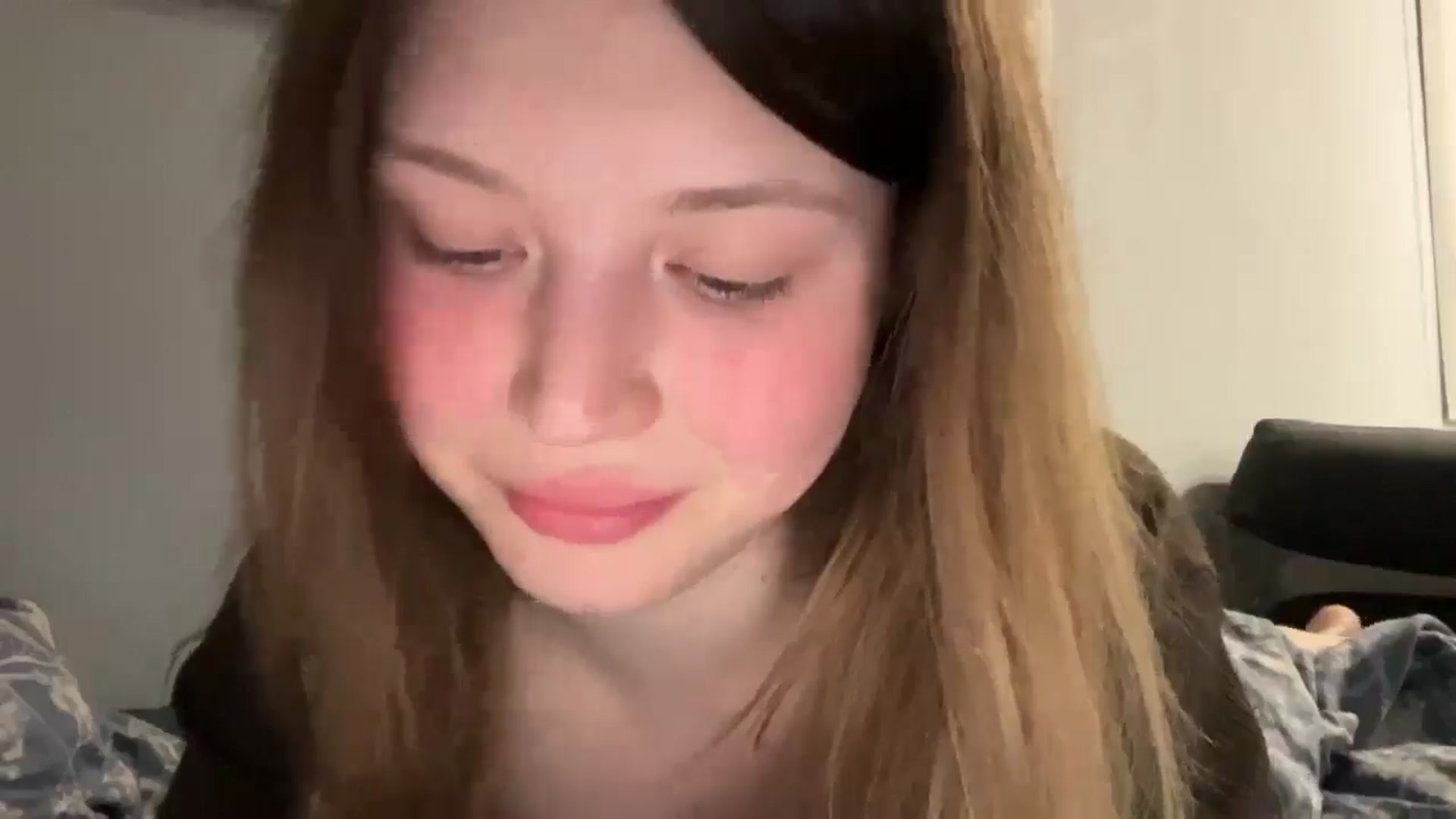 Gallery image thumbnail from Coconut_dream's myfreecams stream on, 05/18/2025, 24:33 image 9 of 20