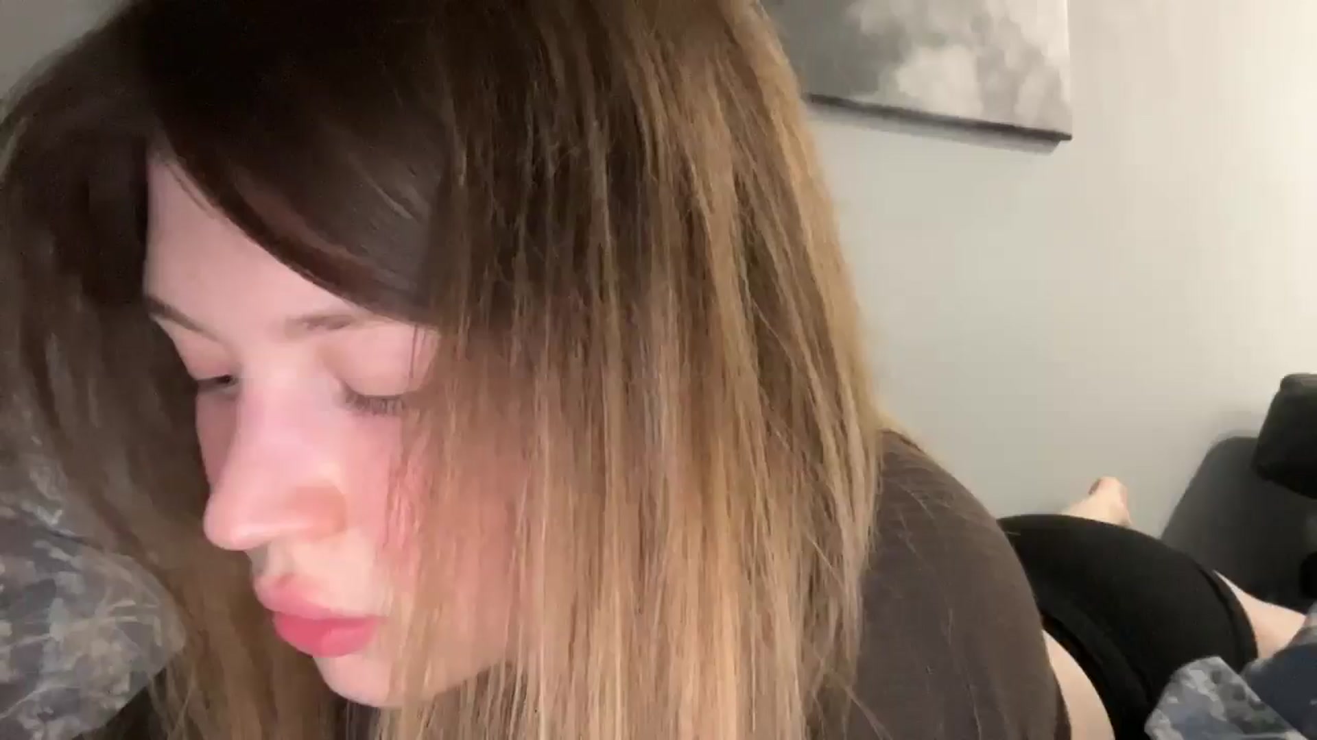 Gallery image thumbnail from Coconut_dream's myfreecams stream on, 05/18/2025, 24:33 image 16 of 20