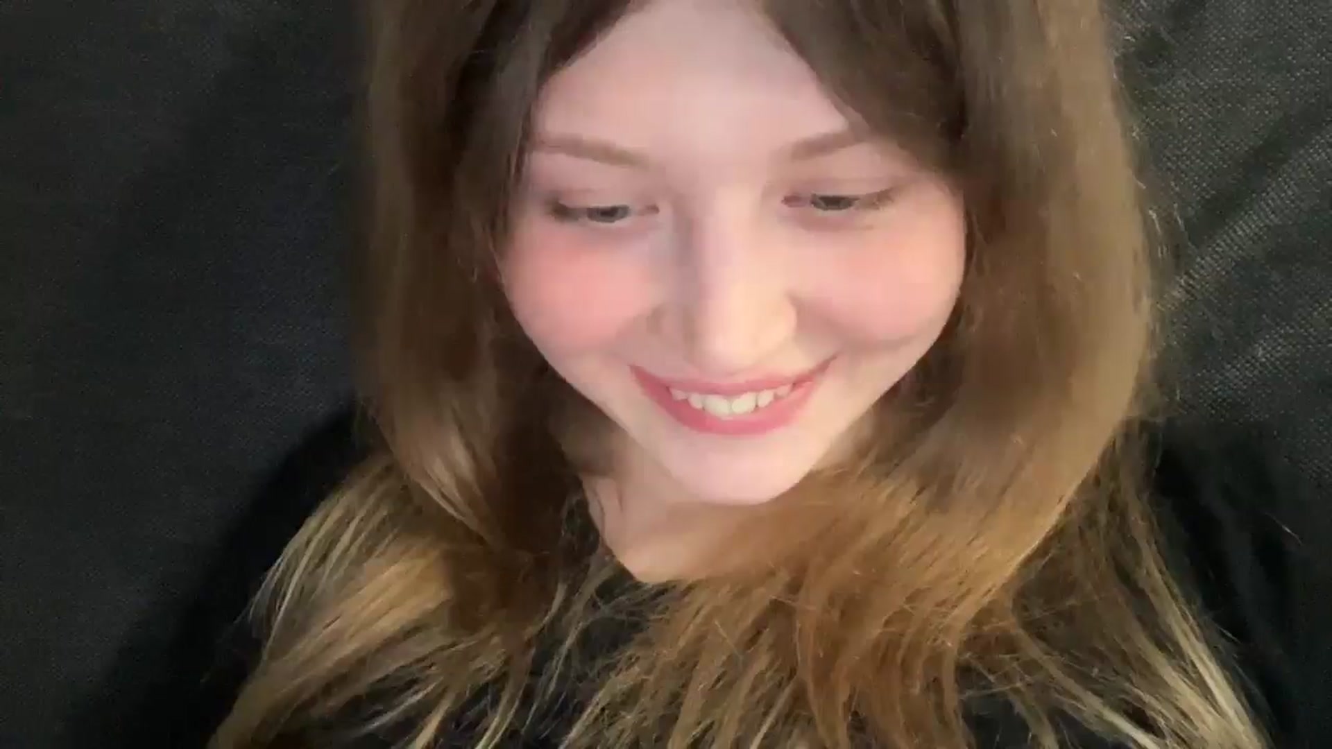 Gallery image thumbnail from Coconut_dream's myfreecams stream on, 05/19/2025, 22:32 image 16 of 20