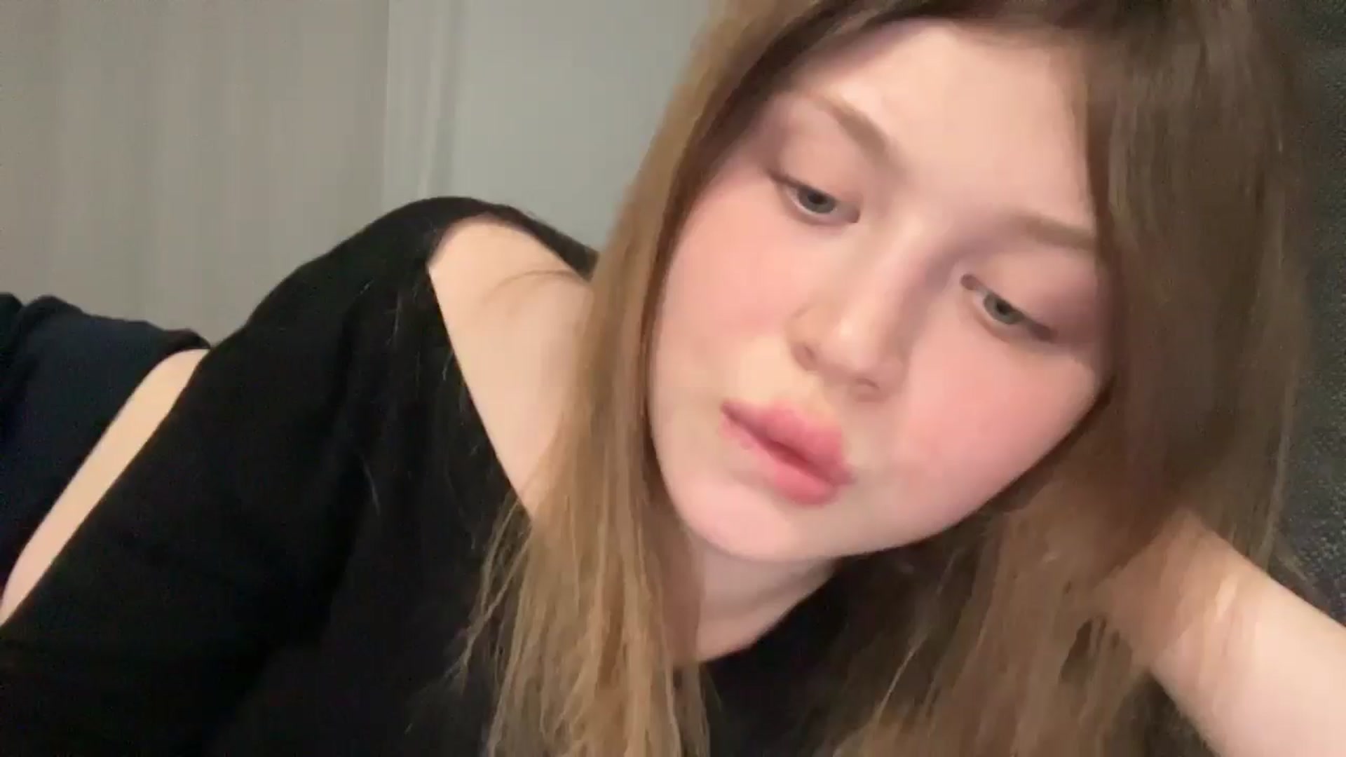 Gallery image thumbnail from Coconut_dream's myfreecams stream on, 05/19/2025, 23:06 image 1 of 20