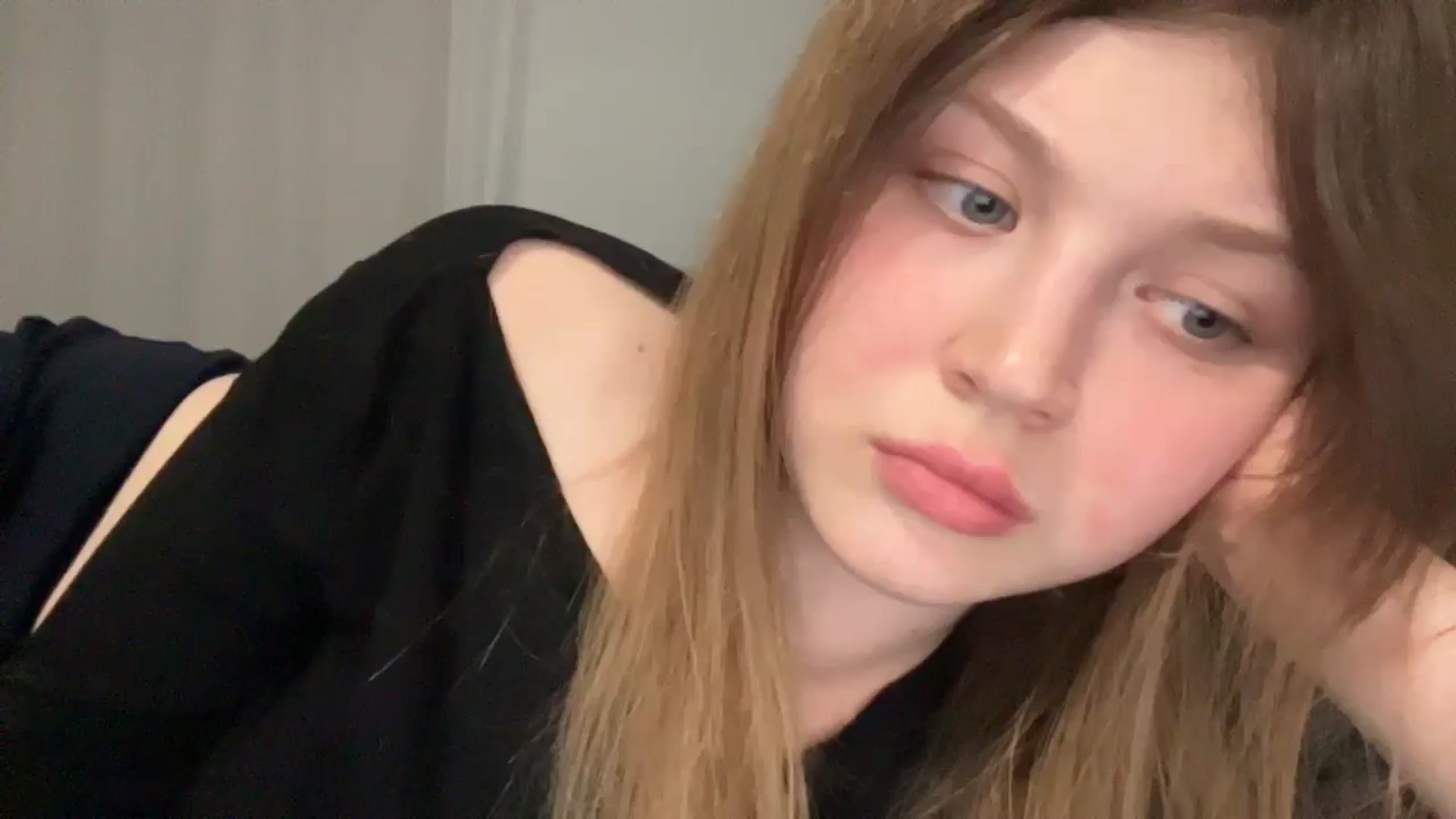 Gallery image thumbnail from Coconut_dream's myfreecams stream on, 05/19/2025, 23:06 image 4 of 20